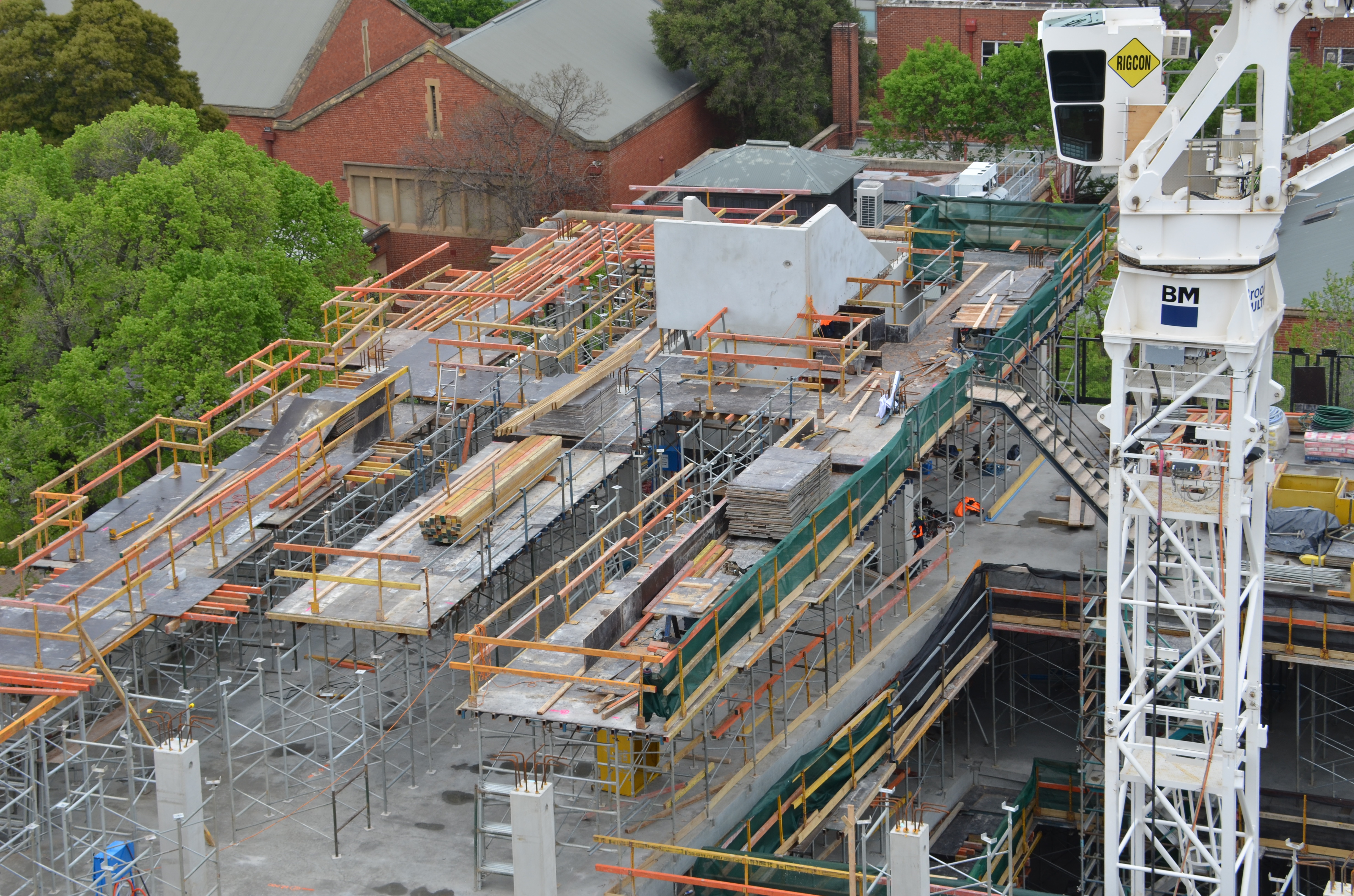 https://archive.abp.unimelb.edu.au/objects/images/Construction/Images/Concrete suspended slabs and beams/Levels 1-5 & formwork/DSC_2950.JPG