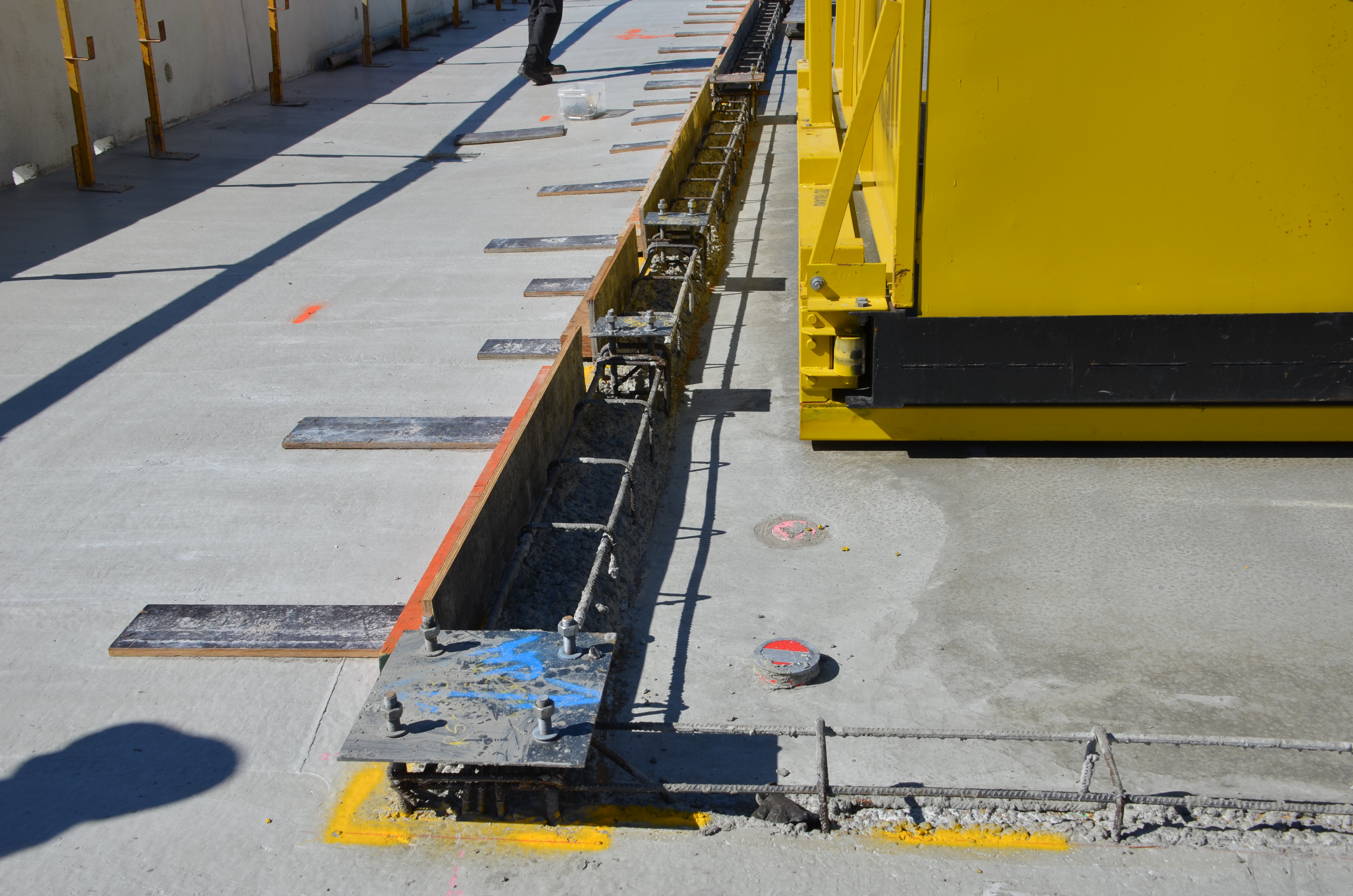 https://archive.abp.unimelb.edu.au/objects/images/Construction/Images/Concrete suspended slabs and beams/Levels 1-5 & formwork/DSC_3341.JPG