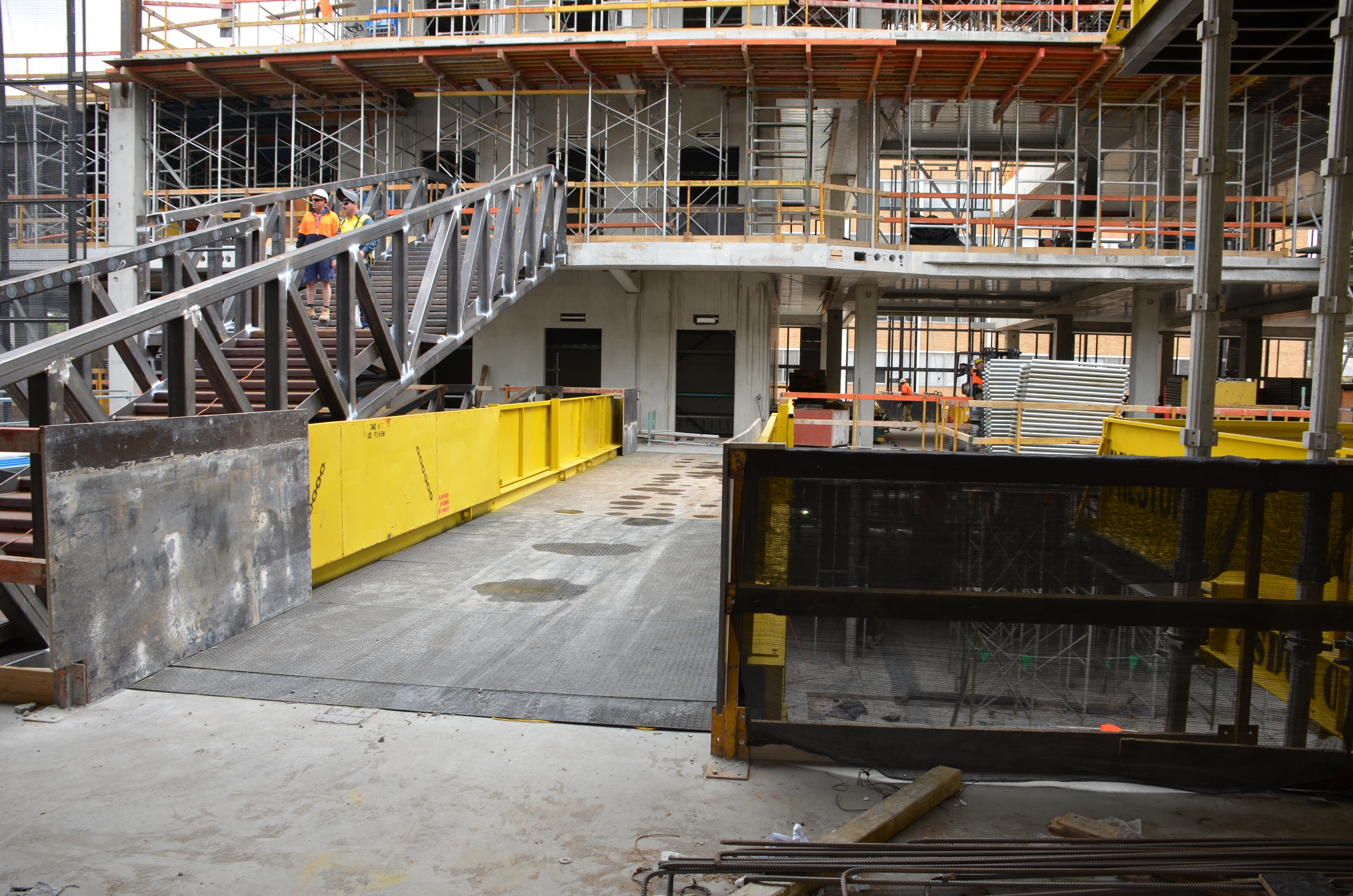 https://archive.abp.unimelb.edu.au/objects/images/Construction/Images/Plant and Equipment/Cantilever loading bays/DSC_3684.JPG
