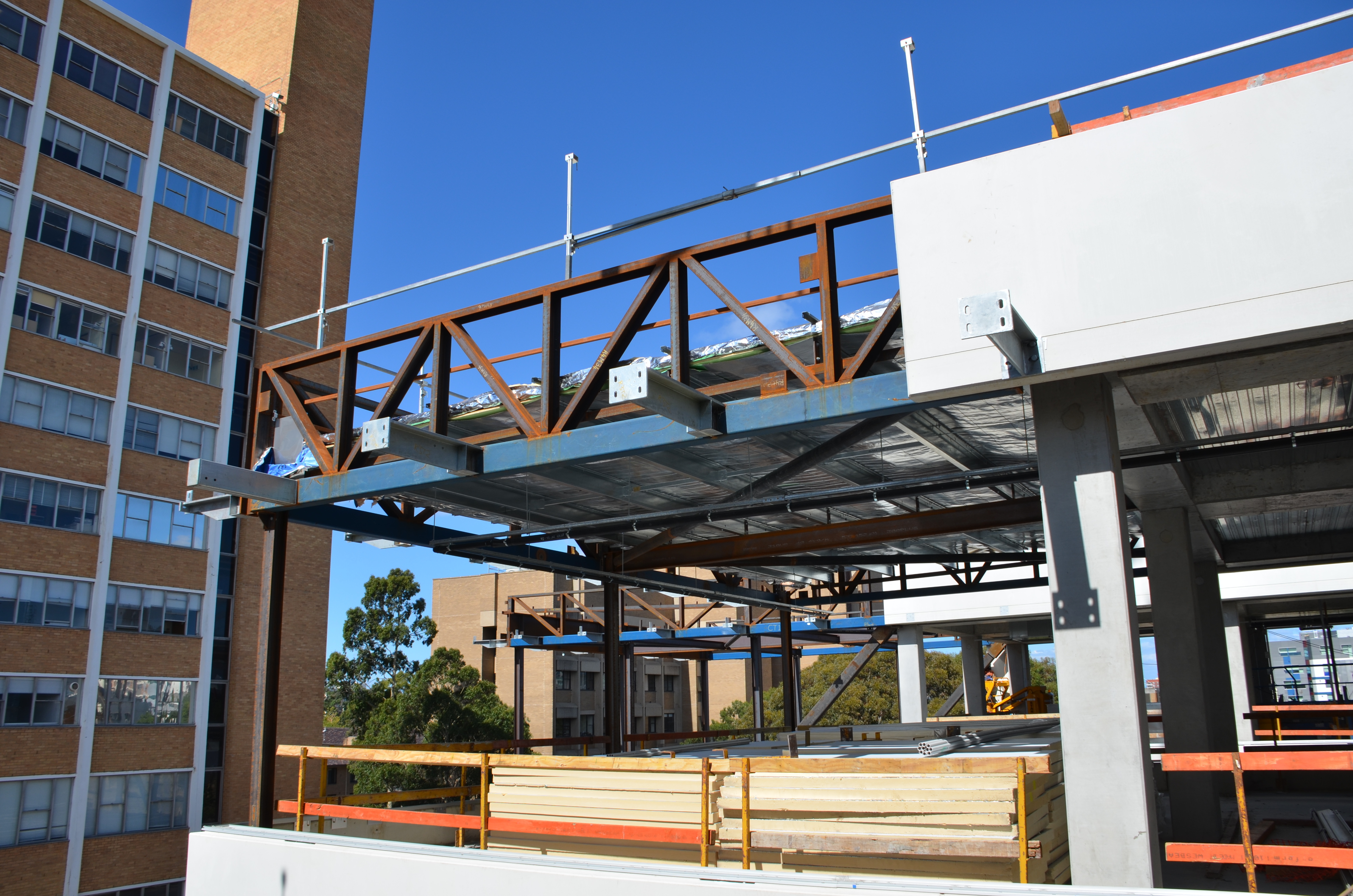 https://archive.abp.unimelb.edu.au/objects/images/Construction/Images/Facades/Zinc screens & access platforms/Support mechanisms/DSC_4612.JPG https://archive.abp.unimelb.edu.au/objects/images/Construction/Images/Facades/Zinc screens & access platforms/Support mechanisms/DSC_4612.JPG