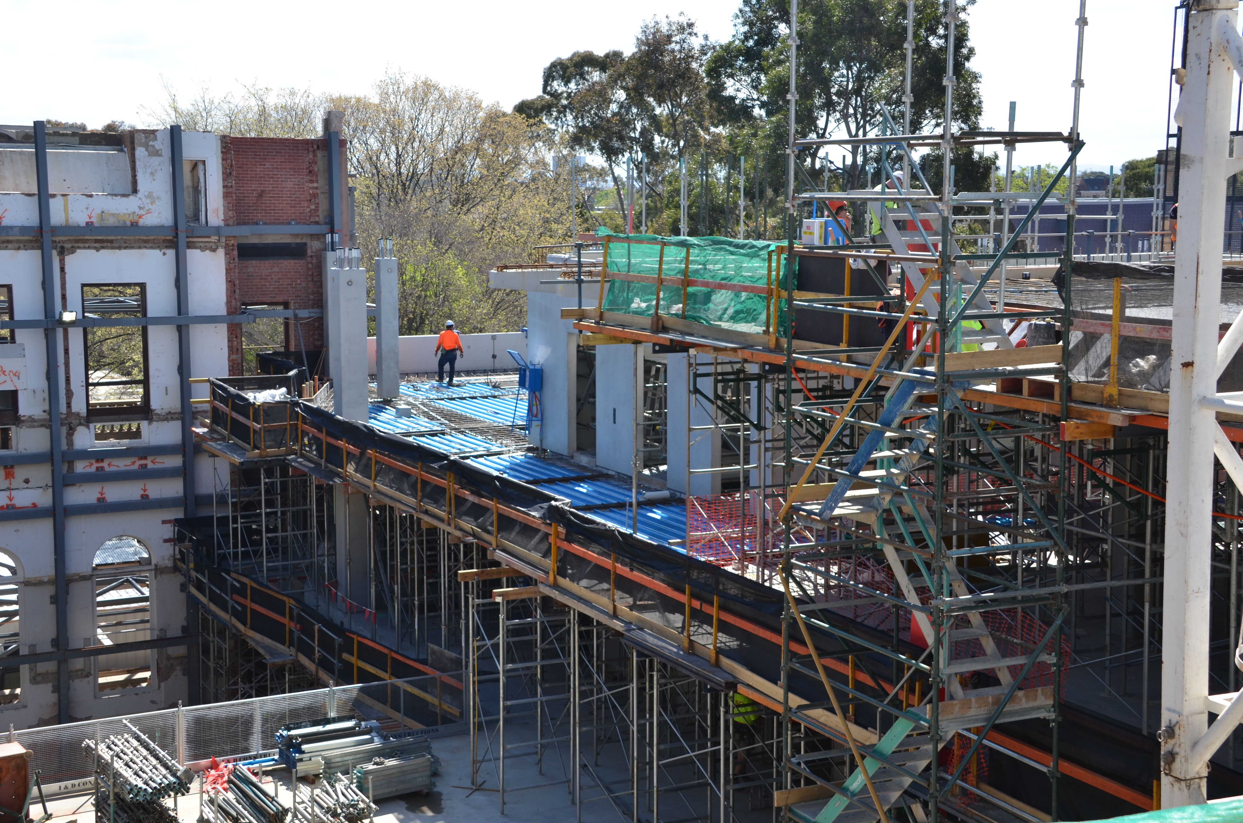 https://archive.abp.unimelb.edu.au/objects/images/Construction/Images/Concrete suspended slabs and beams/Levels 1-5 & formwork/DSC_2543.JPG
