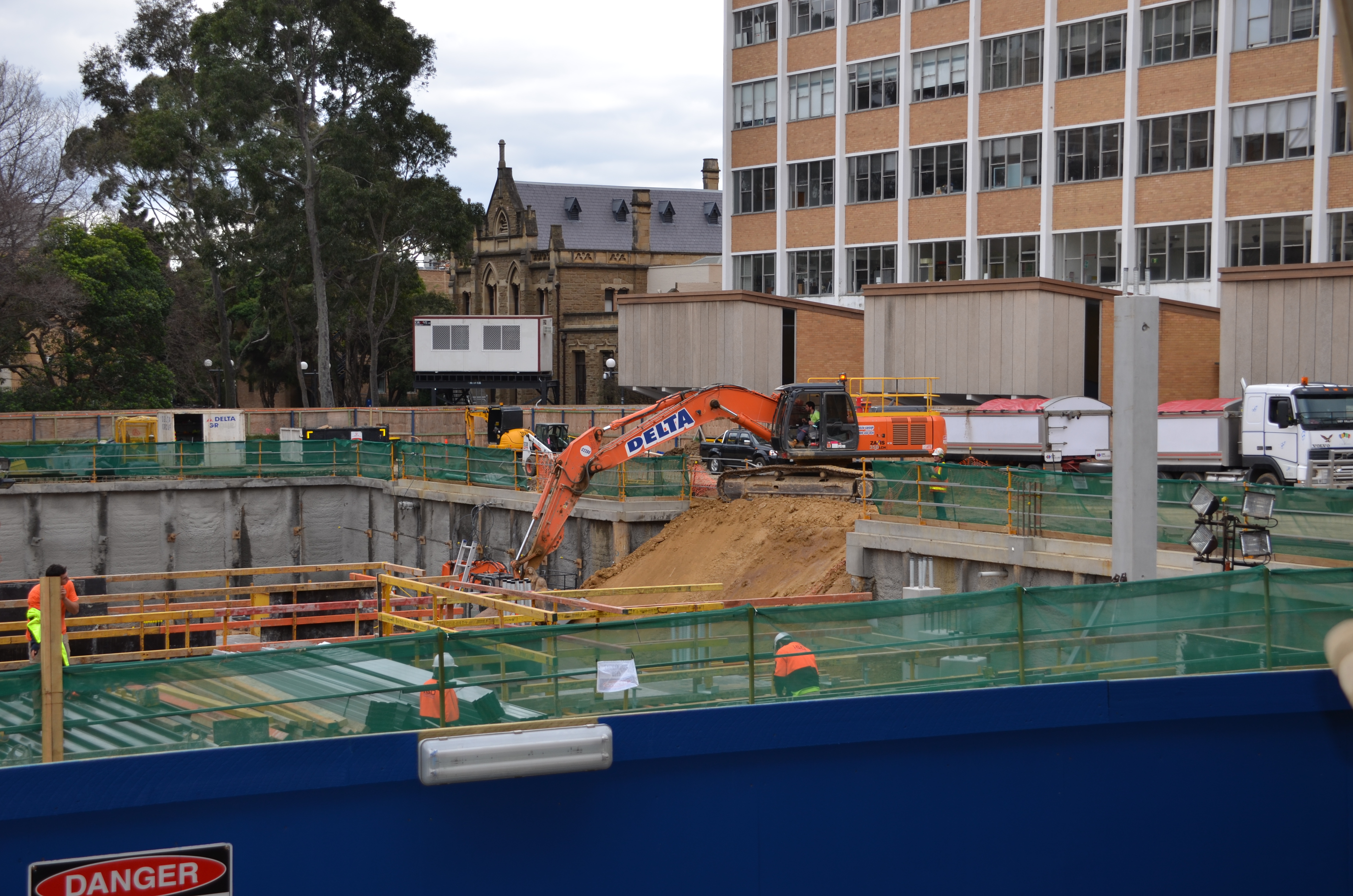 https://archive.abp.unimelb.edu.au/objects/images/Construction/Images/Concrete suspended slabs and beams/Ground level & formwork/DSC_0603.JPG https://archive.abp.unimelb.edu.au/objects/images/Construction/Images/Concrete suspended slabs and beams/Ground level & formwork/DSC_0603.JPG