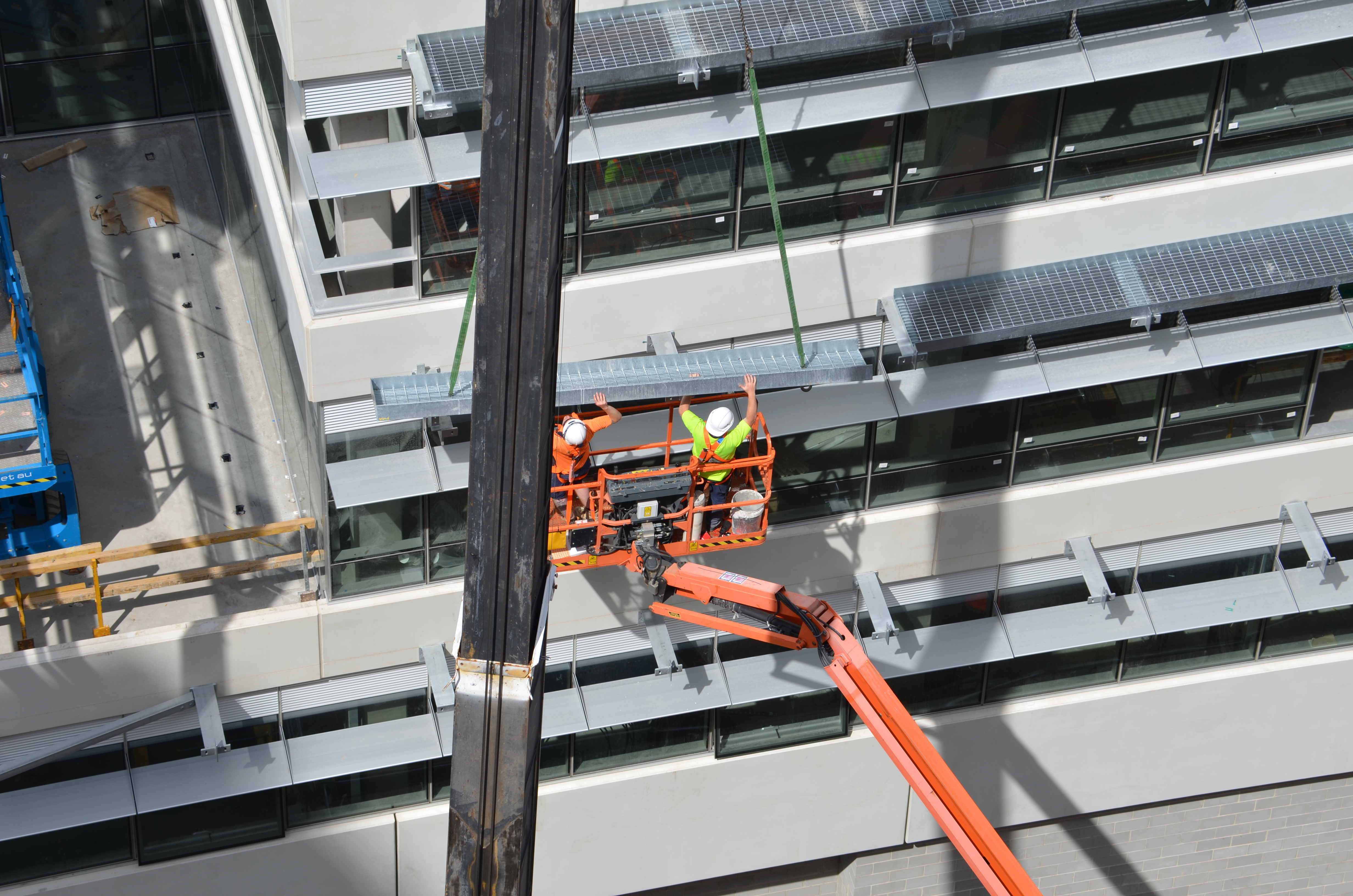 https://archive.abp.unimelb.edu.au/objects/images/Construction/Images/Facades/Zinc screens & access platforms/Access platforms/DSC_5372.JPG