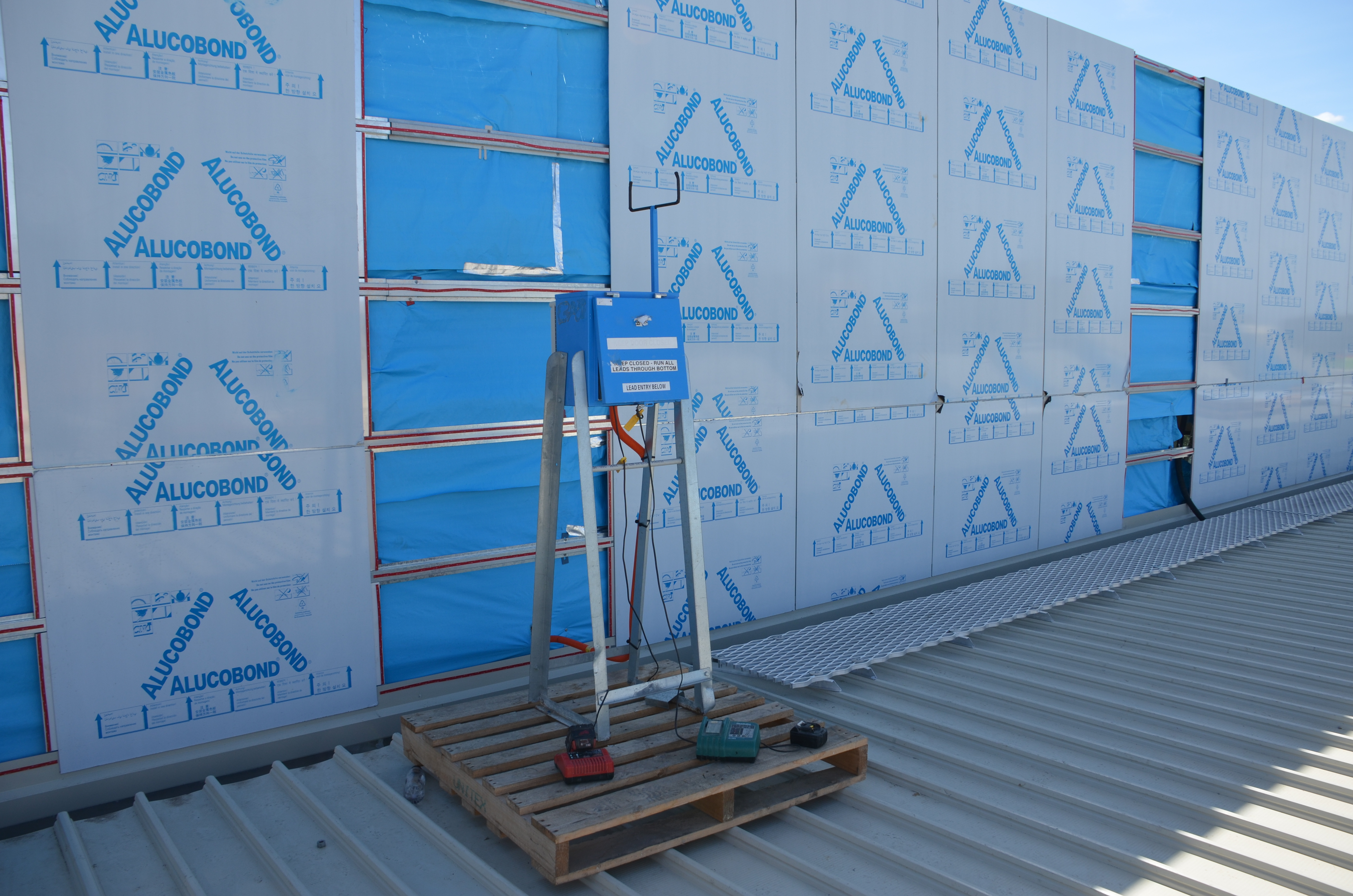https://archive.abp.unimelb.edu.au/objects/images/Construction/Images/Roof/Sheet wall claddings/Composite sheet/DSC_6259.JPG https://archive.abp.unimelb.edu.au/objects/images/Construction/Images/Roof/Sheet wall claddings/Composite sheet/DSC_6259.JPG
