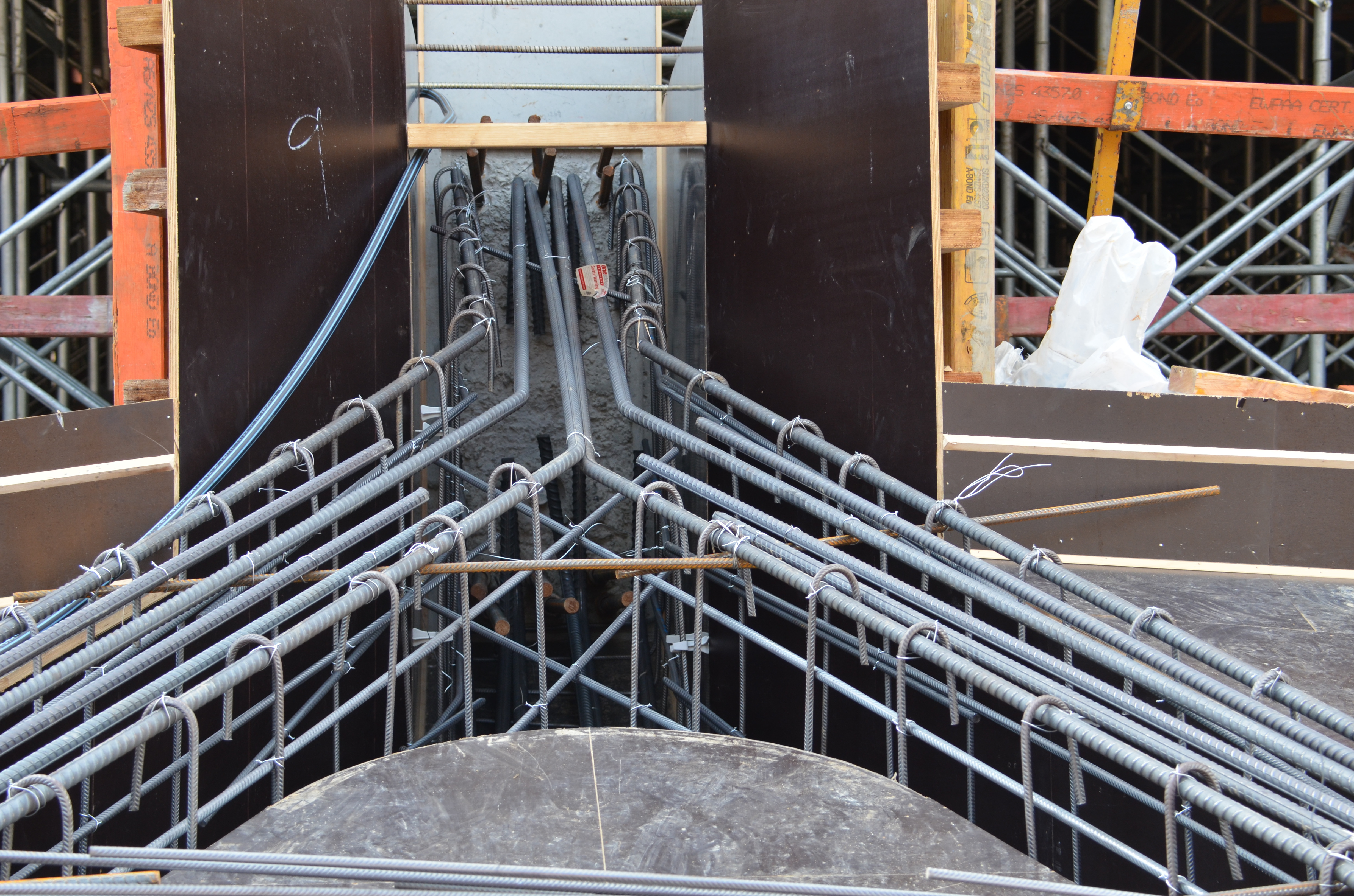 https://archive.abp.unimelb.edu.au/objects/images/Construction/Images/Concrete suspended slabs and beams/Wishbone beams library/DSC_1661.JPG