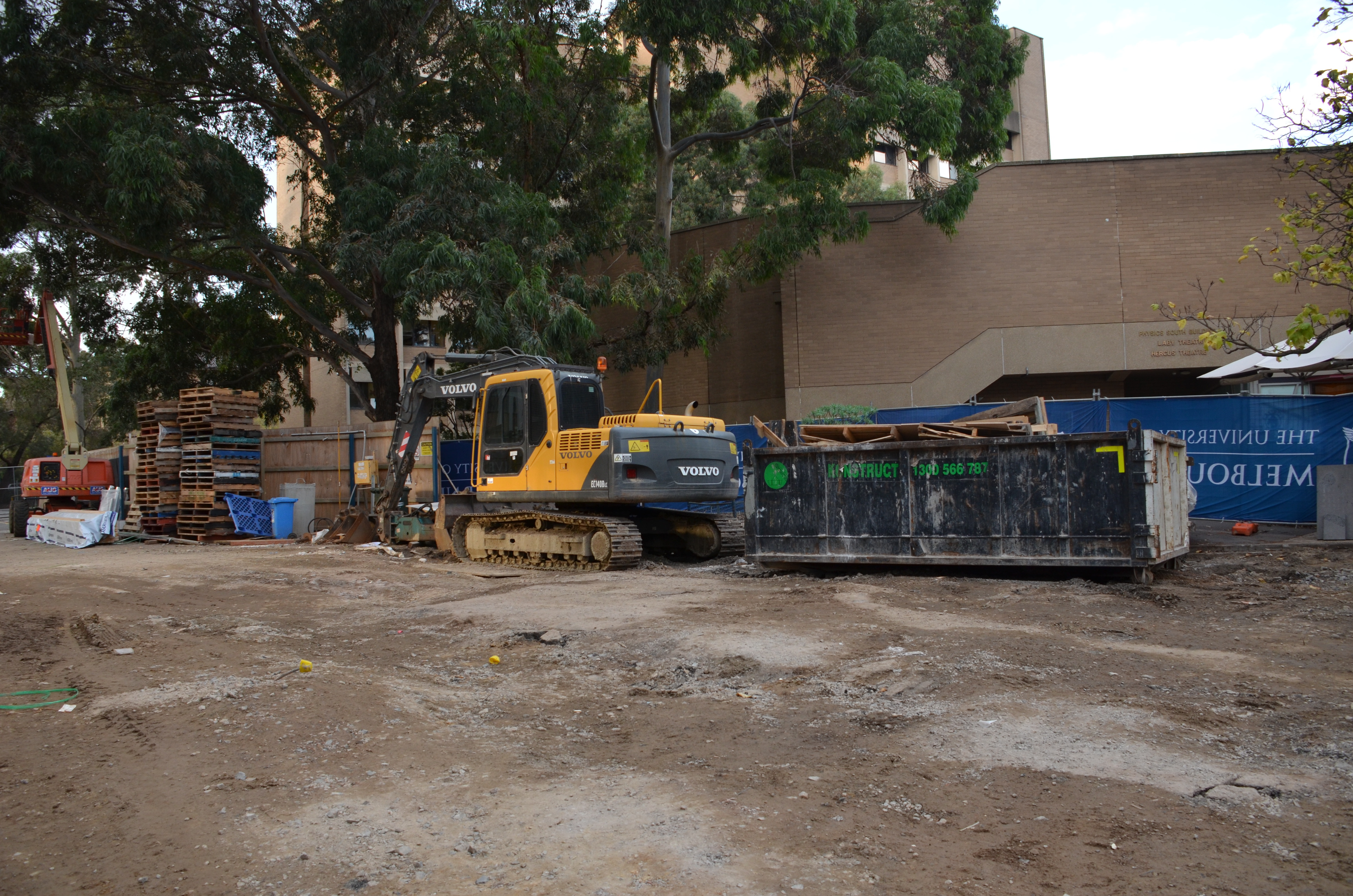 https://archive.abp.unimelb.edu.au/objects/images/Construction/Images/External Works/Groundworks/DSC_7218.JPG