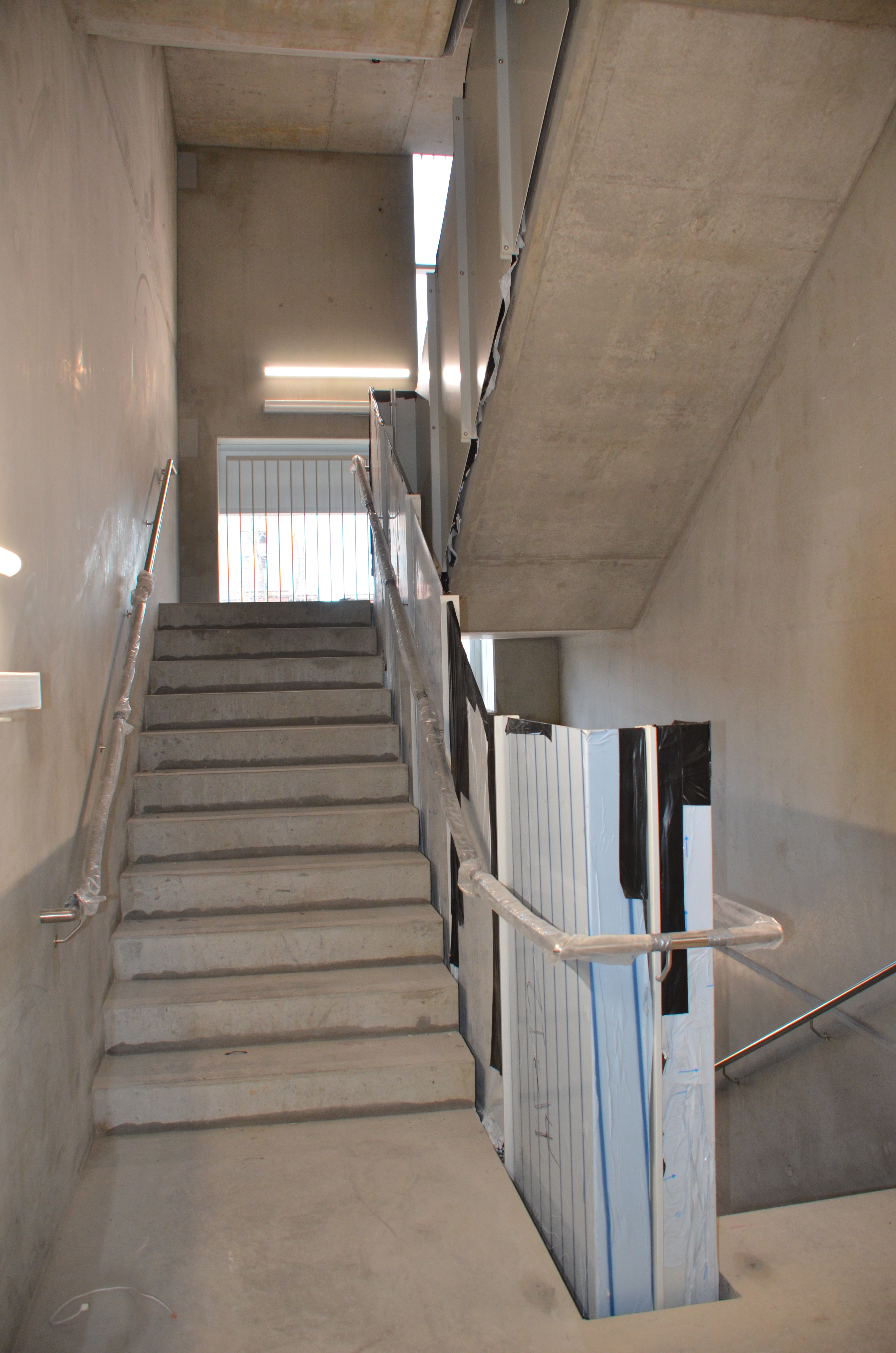 https://archive.abp.unimelb.edu.au/objects/images/Construction/Images/Stairs, walkways and balustrades/Fire stair balustrades/DSC_9122.JPG