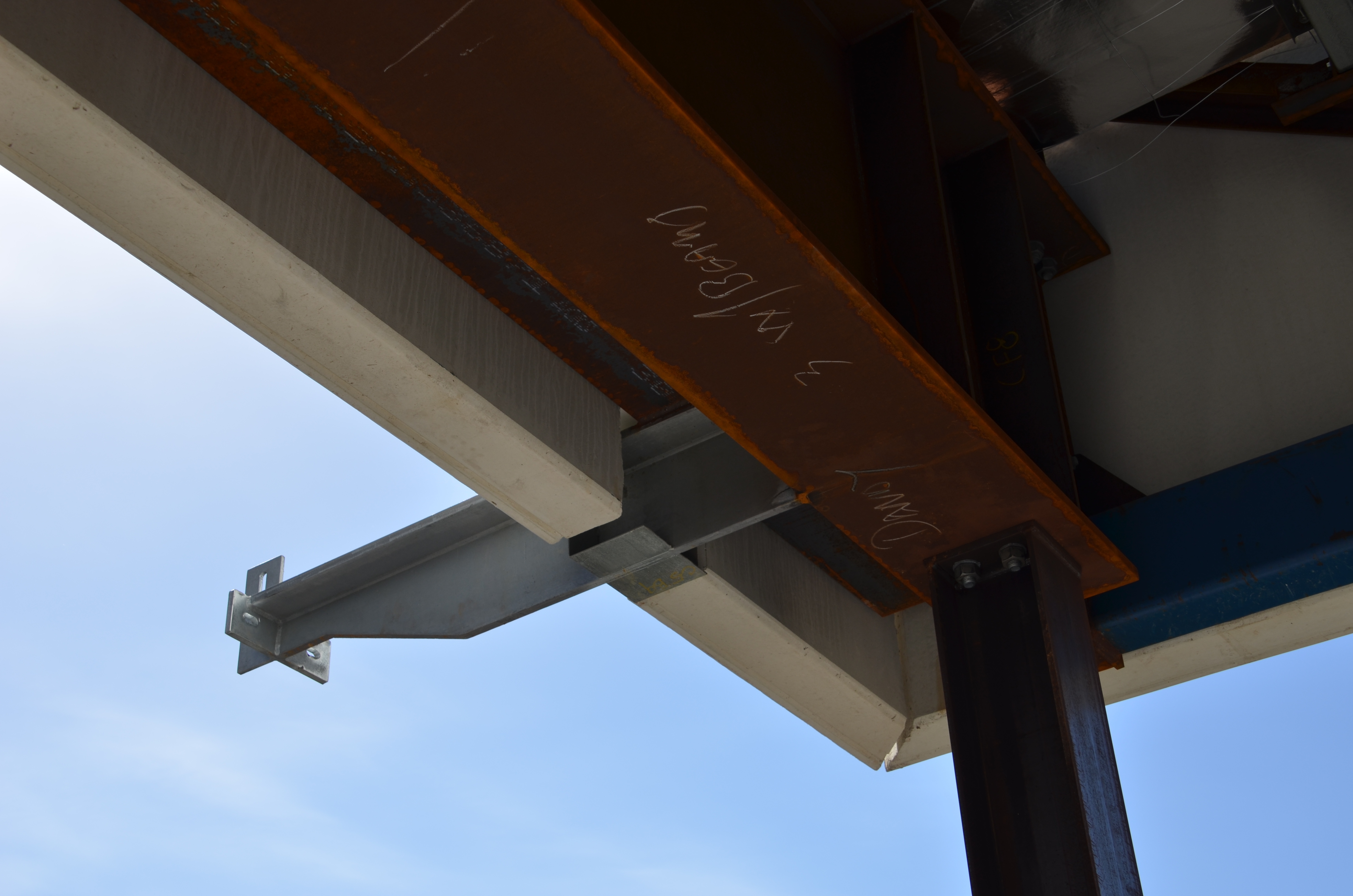 https://archive.abp.unimelb.edu.au/objects/images/Construction/Images/Facades/Precast concrete/To cantilever/DSC_6267.JPG