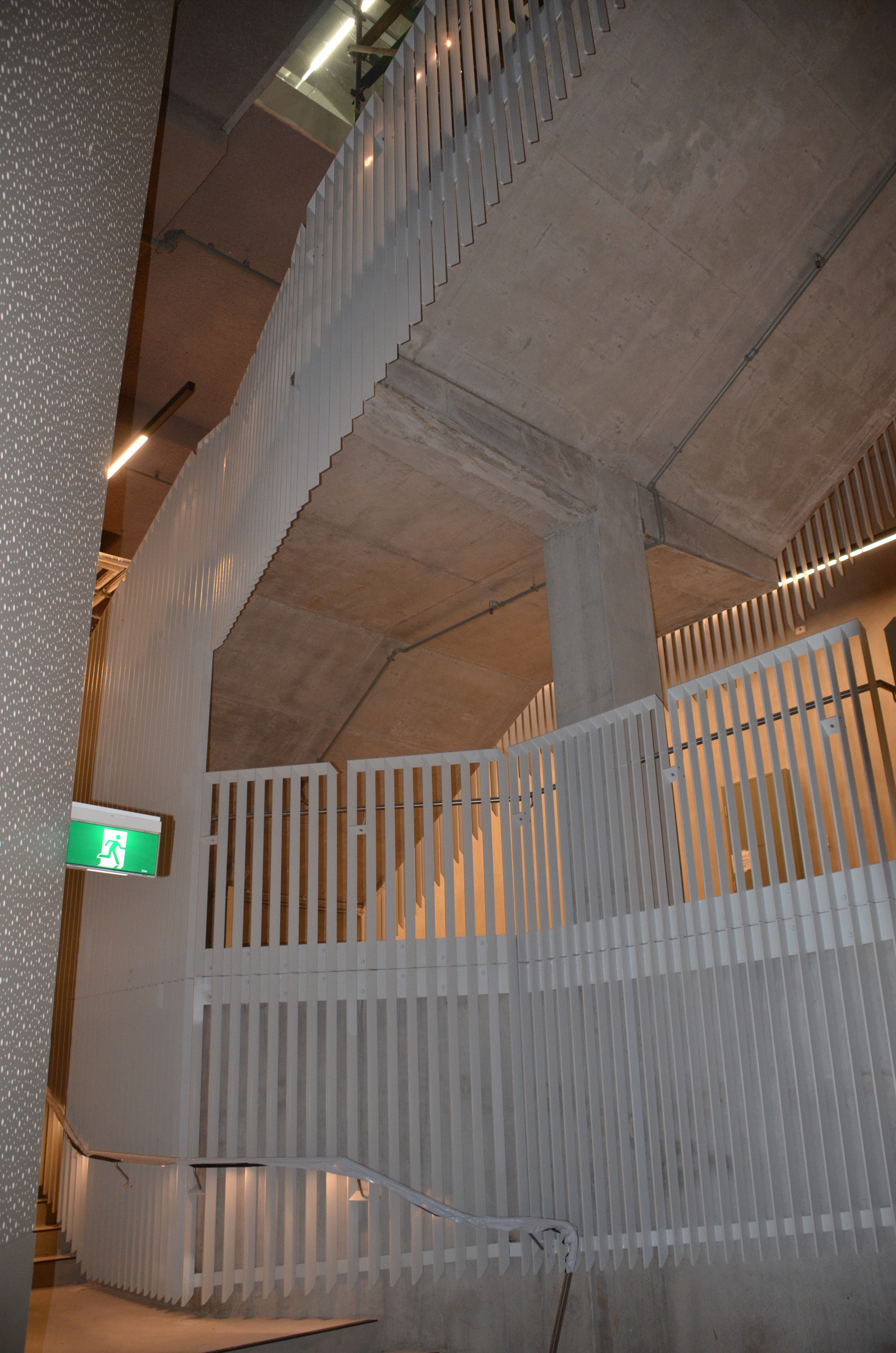 https://archive.abp.unimelb.edu.au/objects/images/Construction/Images/Stairs, walkways and balustrades/Steel balustrade ground to large lecture theatre/DSC_9642.JPG