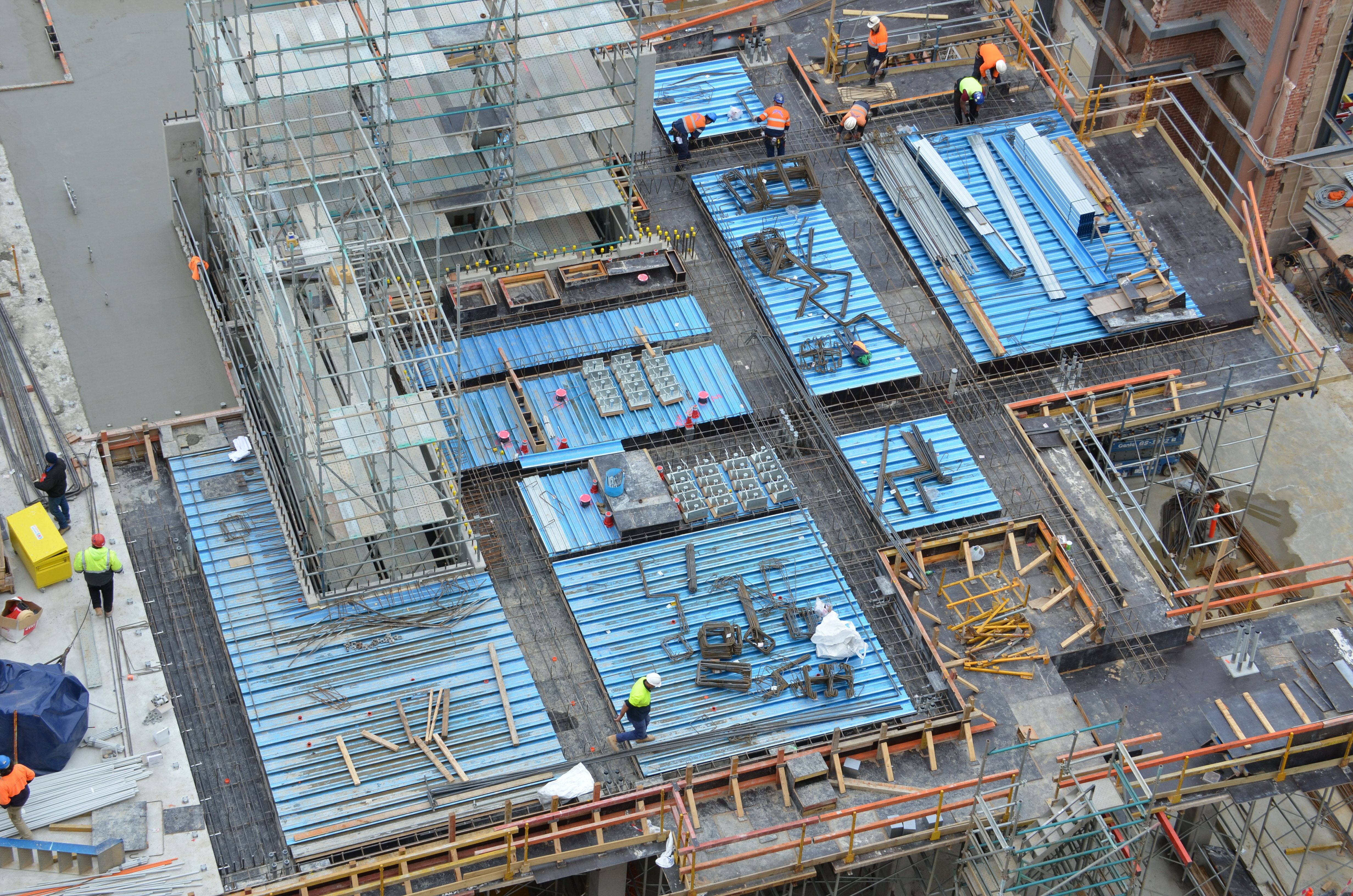 https://archive.abp.unimelb.edu.au/objects/images/Construction/Images/Concrete suspended slabs and beams/Levels 1-5 & formwork/DSC_2117.JPG