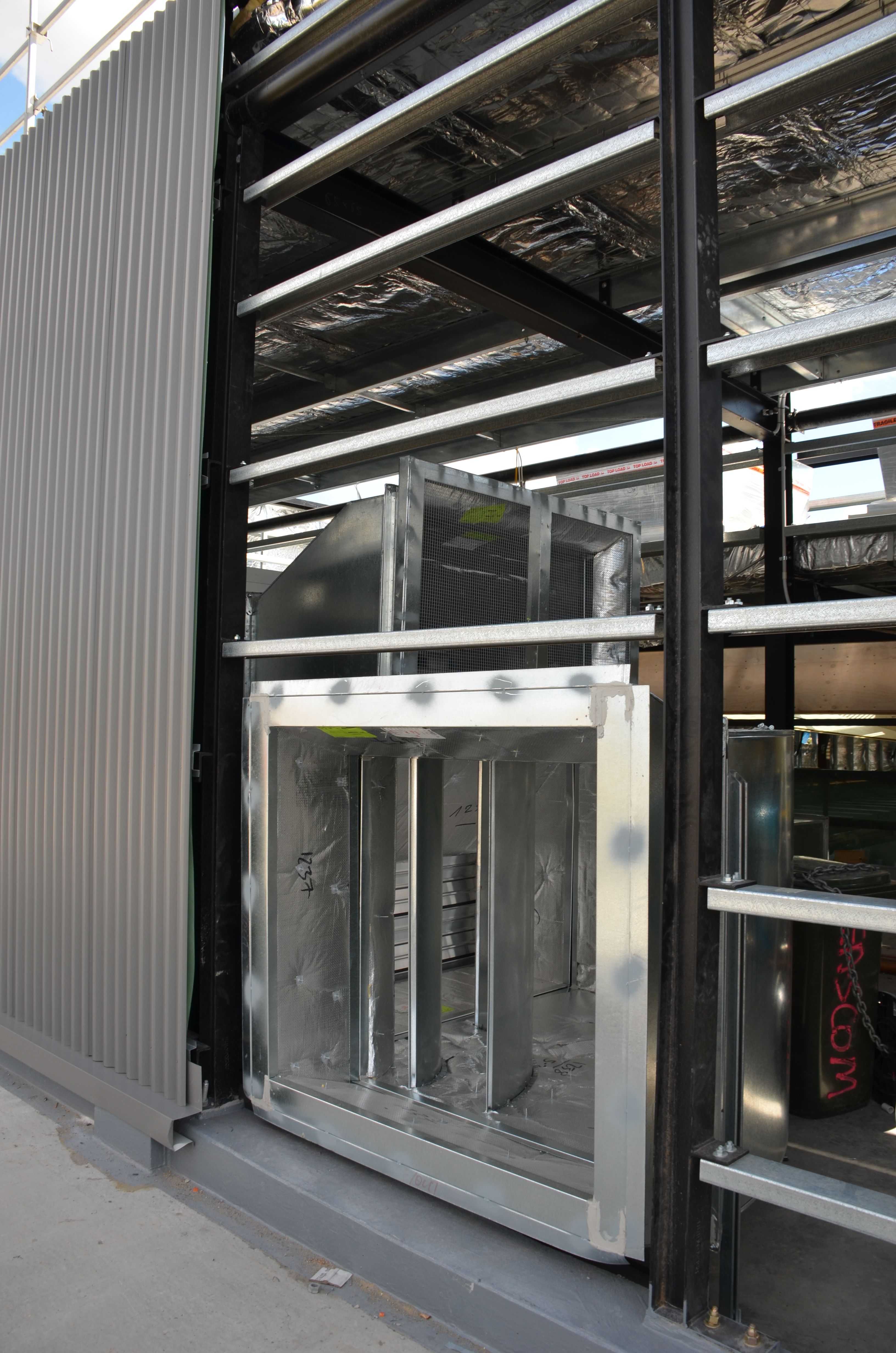 https://archive.abp.unimelb.edu.au/objects/images/Construction/Images/Services/Mechanical/Roof level plant/DSC_5967.JPG