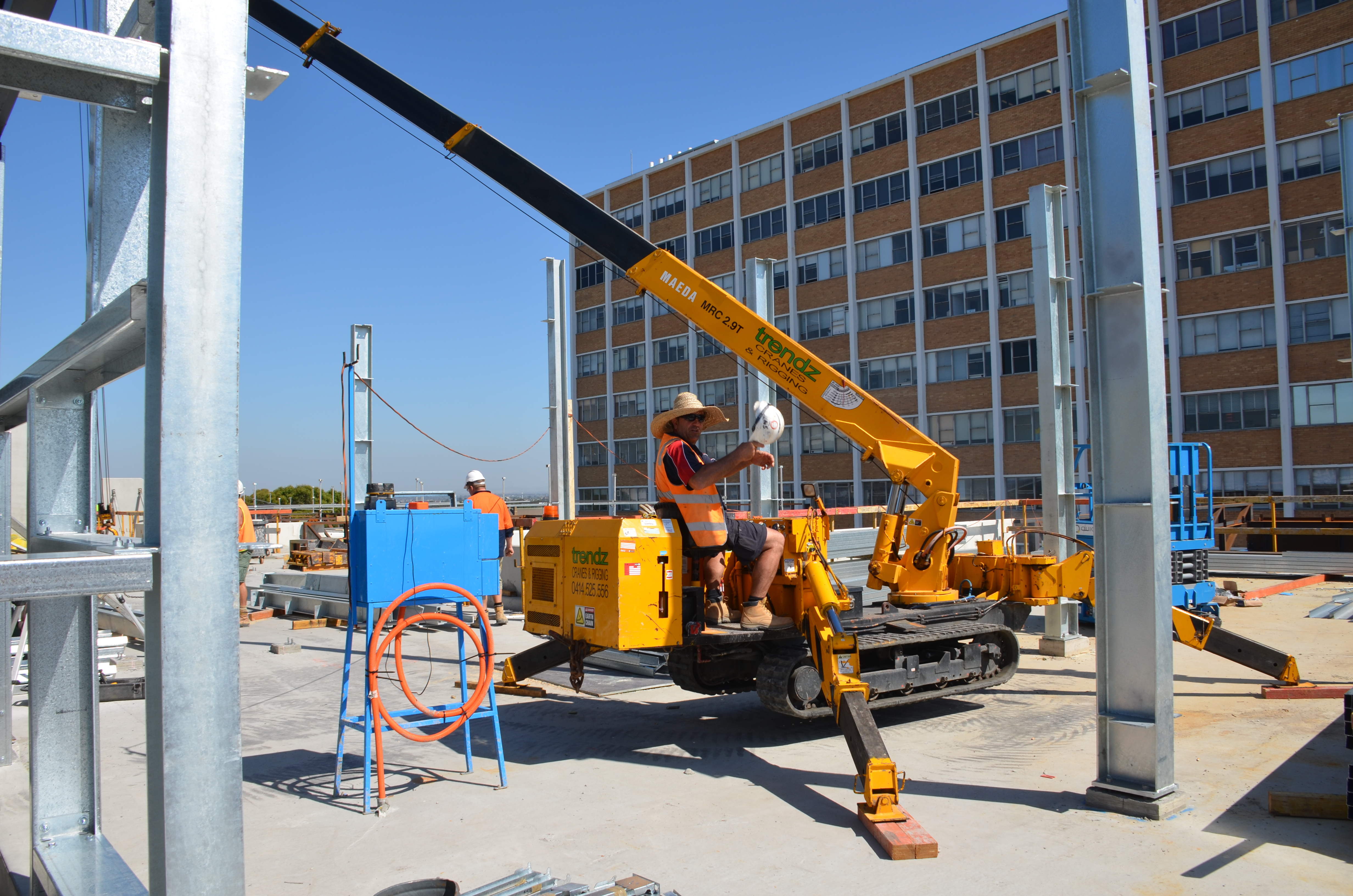 https://archive.abp.unimelb.edu.au/objects/images/Construction/Images/Structural steel/Plantroom roof & claddings/DSC_4769.JPG