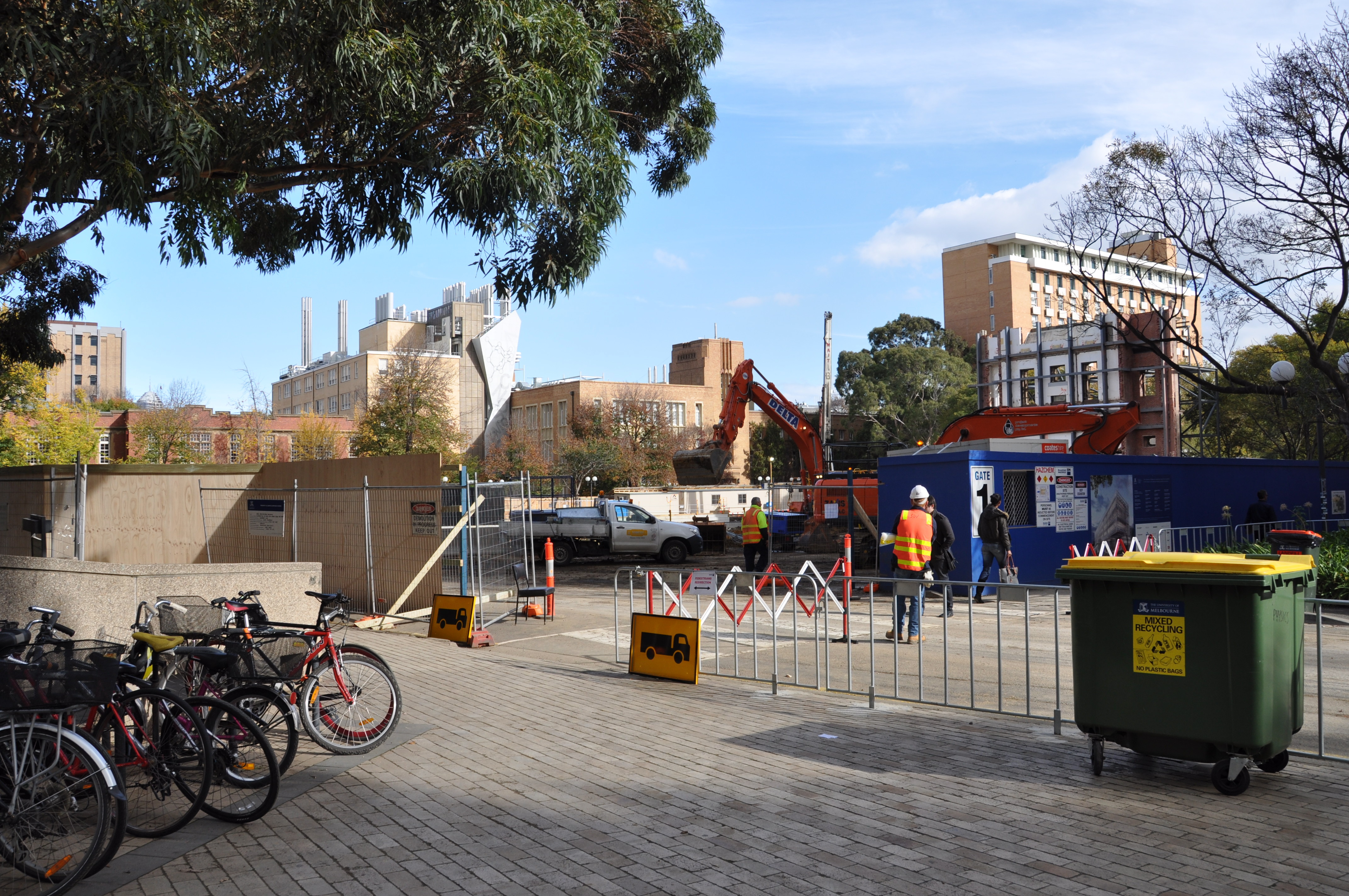 https://archive.abp.unimelb.edu.au/objects/images/Construction/Images/Site facilities/Traffic management & cleanup/DSC_0009.JPG https://archive.abp.unimelb.edu.au/objects/images/Construction/Images/Site facilities/Traffic management & cleanup/DSC_0009.JPG