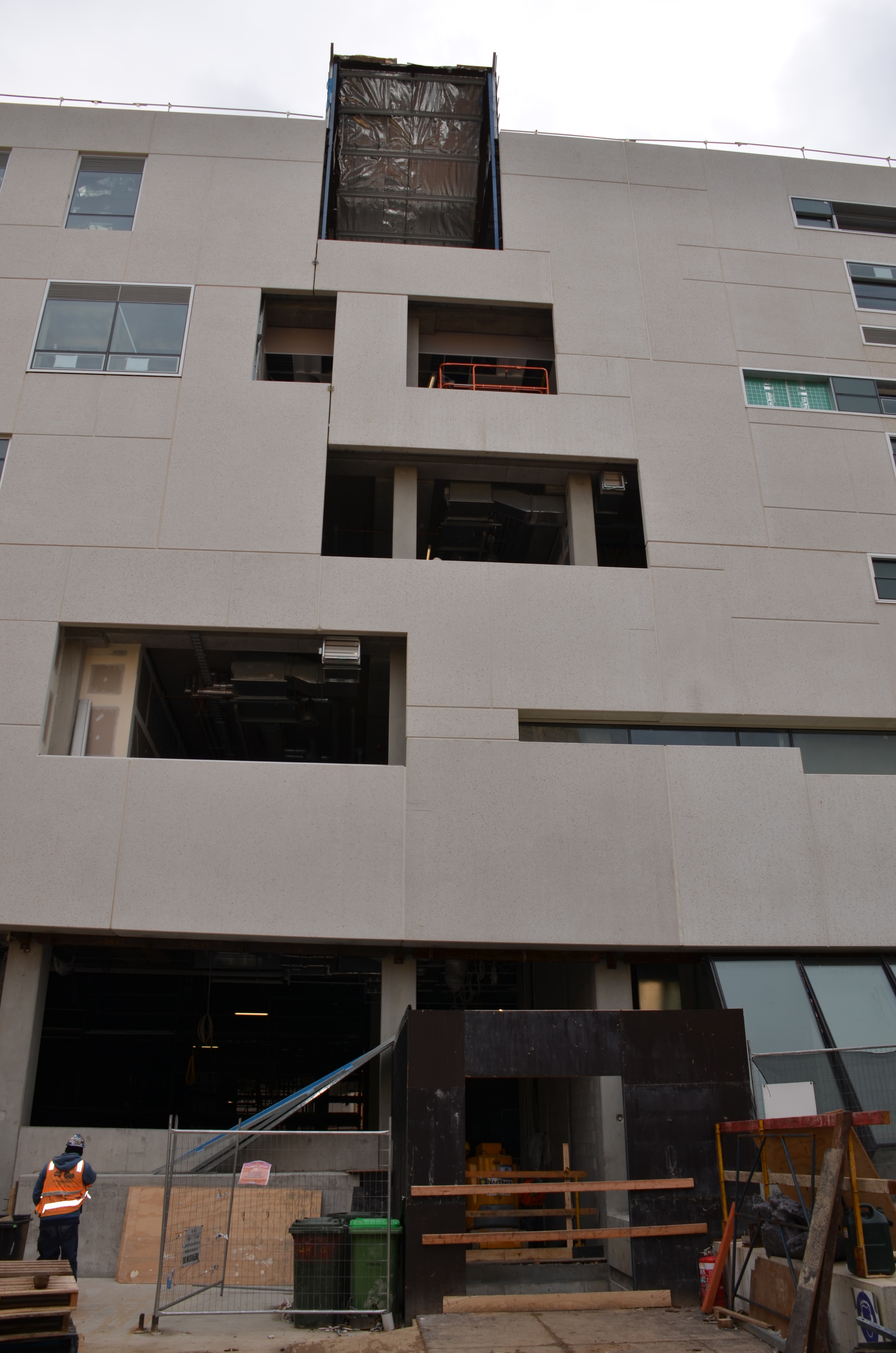 https://archive.abp.unimelb.edu.au/objects/images/Construction/Images/Facades/Precast concrete/Polished south side/DSC_7506.JPG