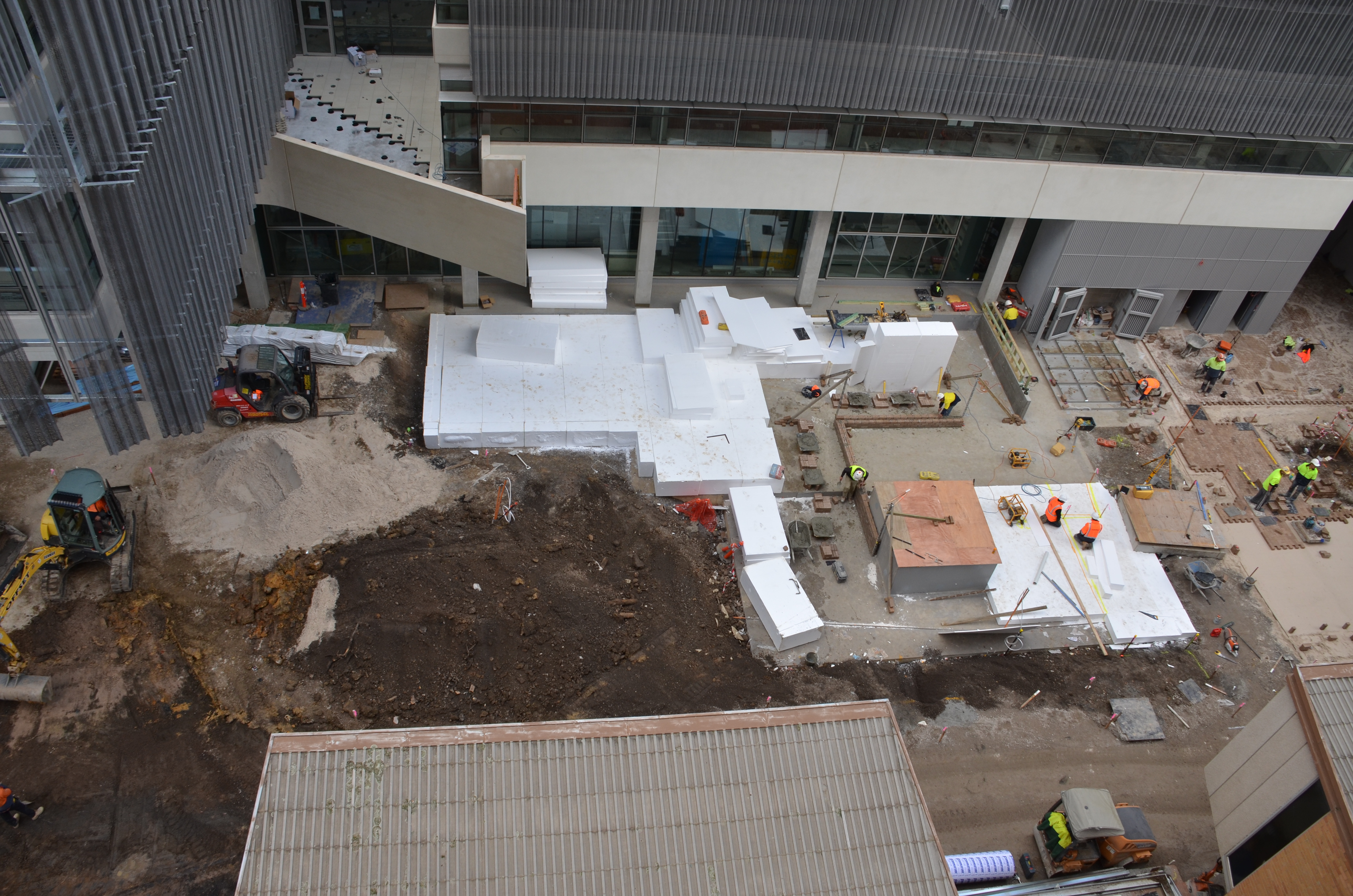 https://archive.abp.unimelb.edu.au/objects/images/Construction/Images/External Works/Polystyrene foam over plantroom north side/DSC_9016.JPG