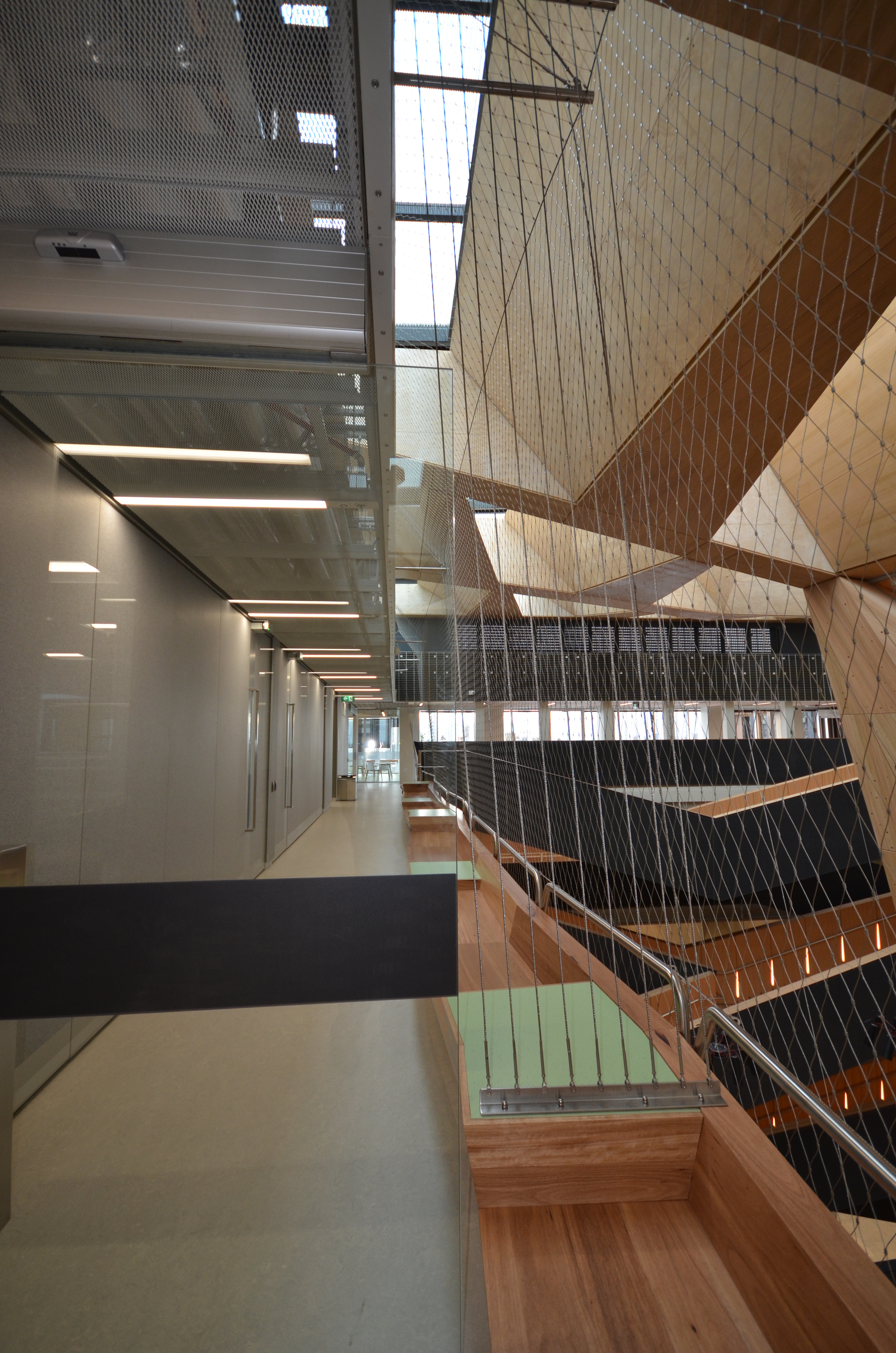 https://archive.abp.unimelb.edu.au/objects/images/Construction/Images/Doors and door frames/Atrium to restrict student access/DSD_0173.JPG