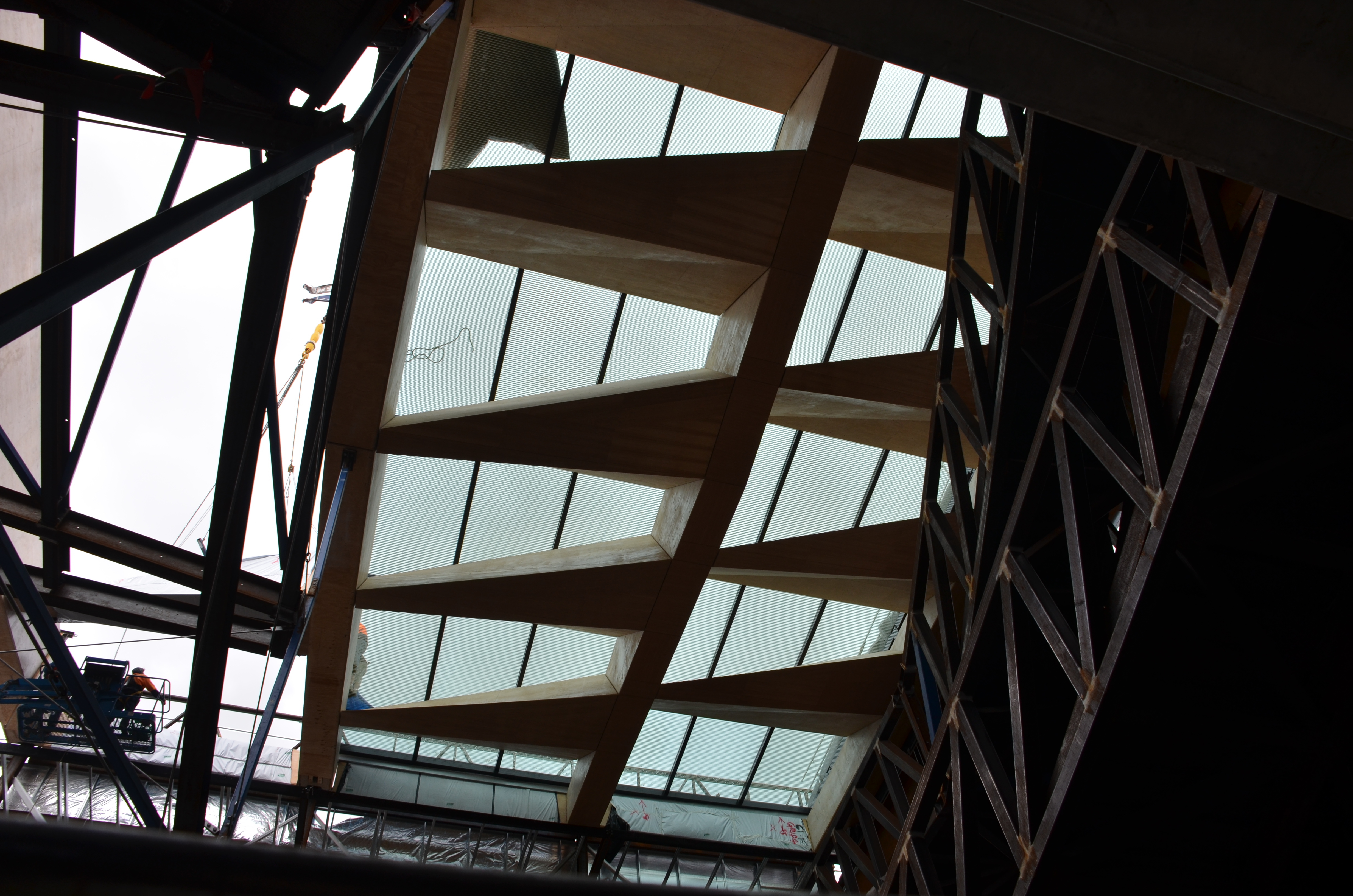 https://archive.abp.unimelb.edu.au/objects/images/Construction/Images/LVL roof beams & coffers/Installation/DSC_5477.JPG