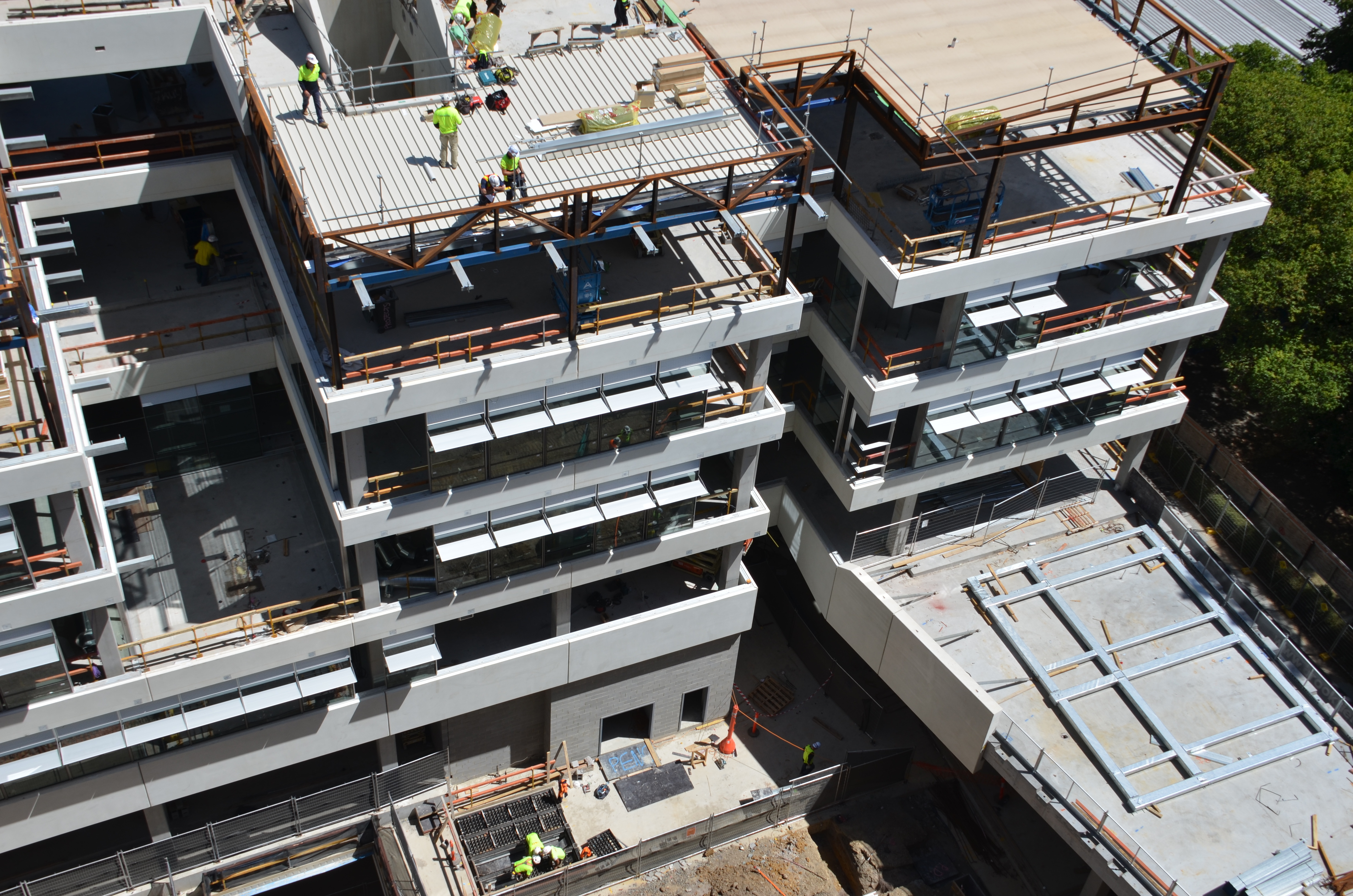 https://archive.abp.unimelb.edu.au/objects/images/Construction/Images/Roof/Roof sheeting, flashings and gutters/DSC_4710.JPG https://archive.abp.unimelb.edu.au/objects/images/Construction/Images/Roof/Roof sheeting, flashings and gutters/DSC_4710.JPG