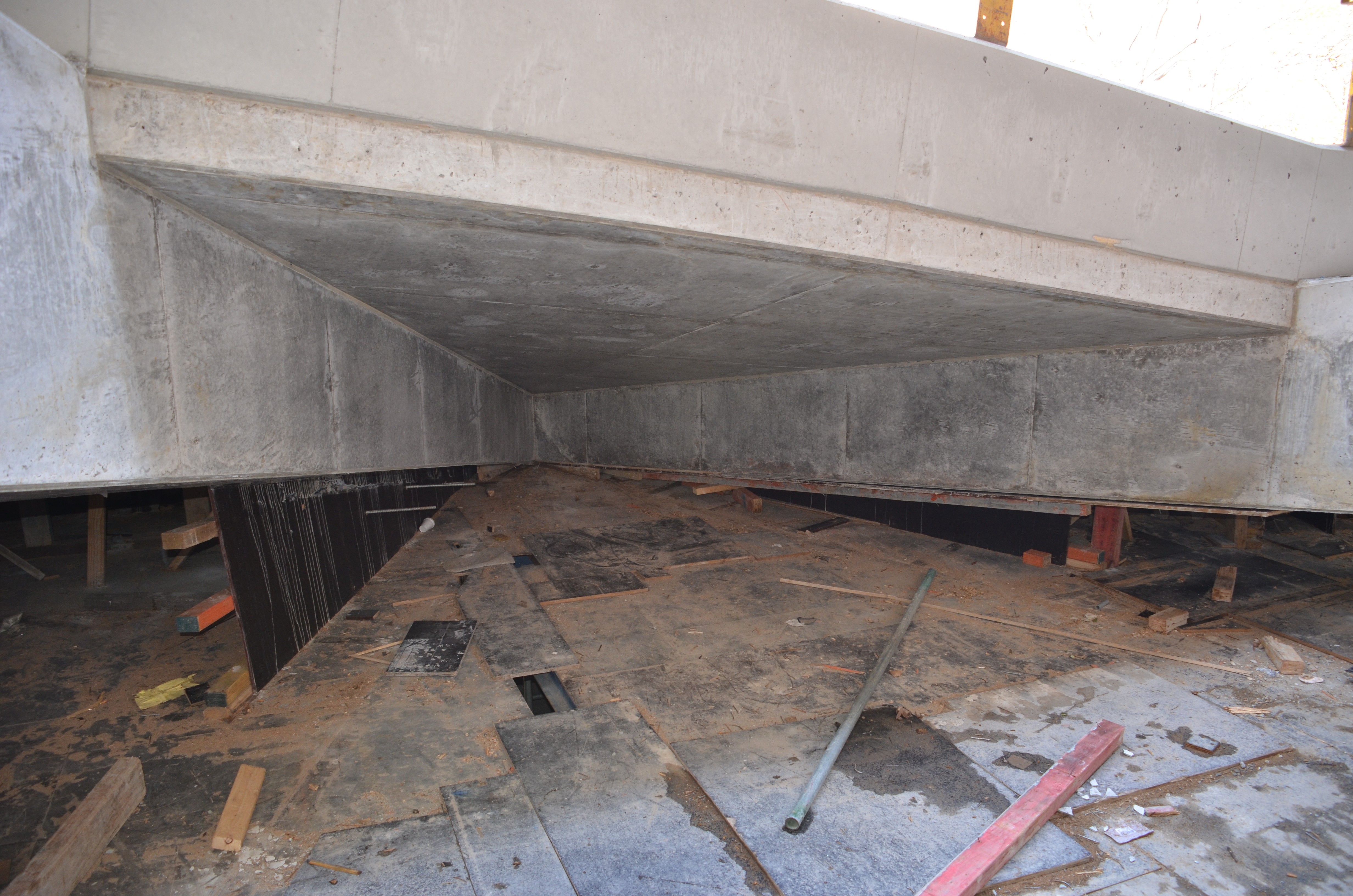 https://archive.abp.unimelb.edu.au/objects/images/Construction/Images/Concrete suspended slabs and beams/Wishbone beams library/DSC_2492.JPG