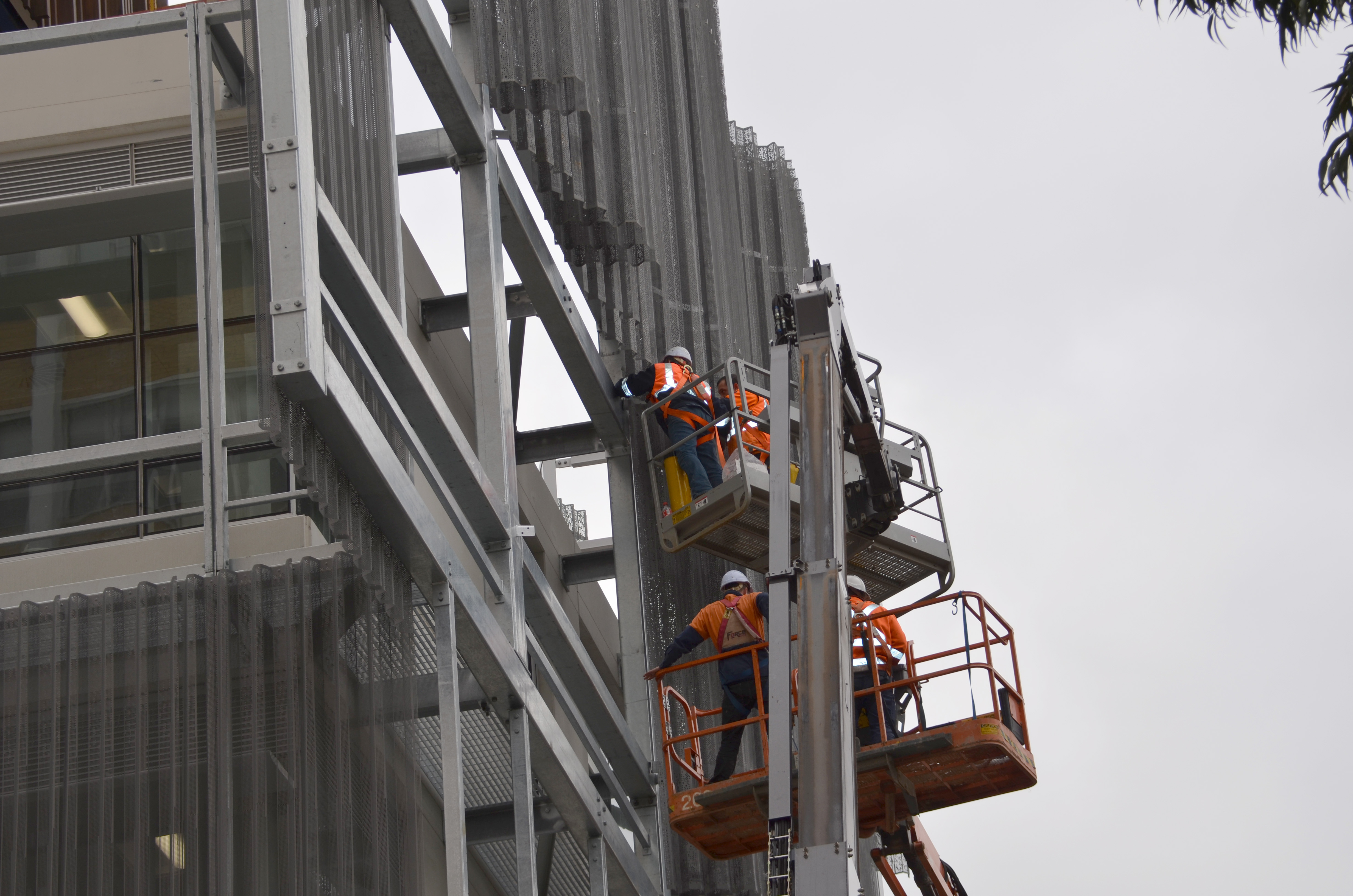 https://archive.abp.unimelb.edu.au/objects/images/Construction/Images/Facades/Zinc screens & access platforms/Zinc screens and frames/DSC_8731.JPG
