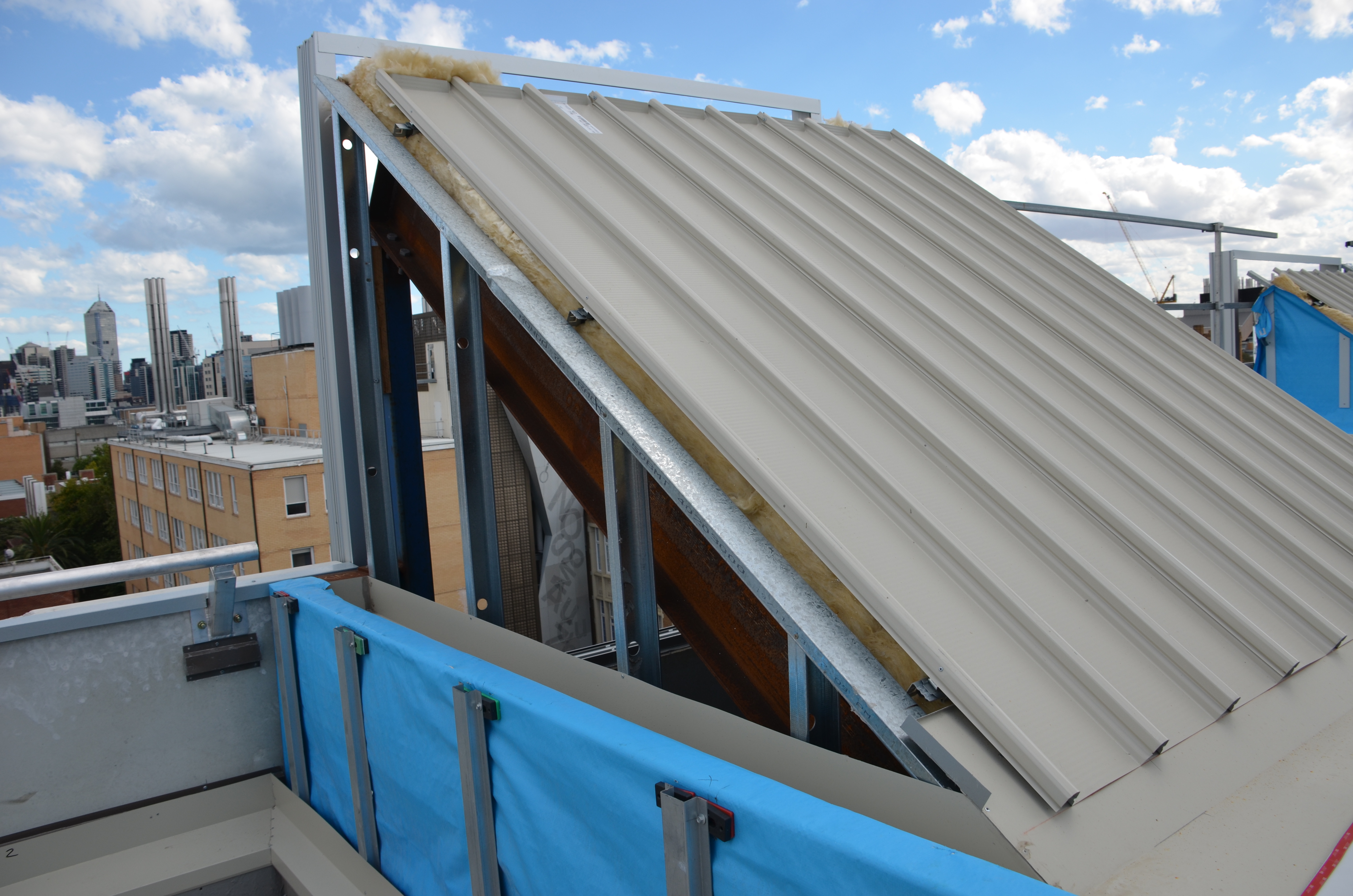 https://archive.abp.unimelb.edu.au/objects/images/Construction/Images/Roof/Roof sheeting, flashings and gutters/DSC_6404.JPG https://archive.abp.unimelb.edu.au/objects/images/Construction/Images/Roof/Roof sheeting, flashings and gutters/DSC_6404.JPG