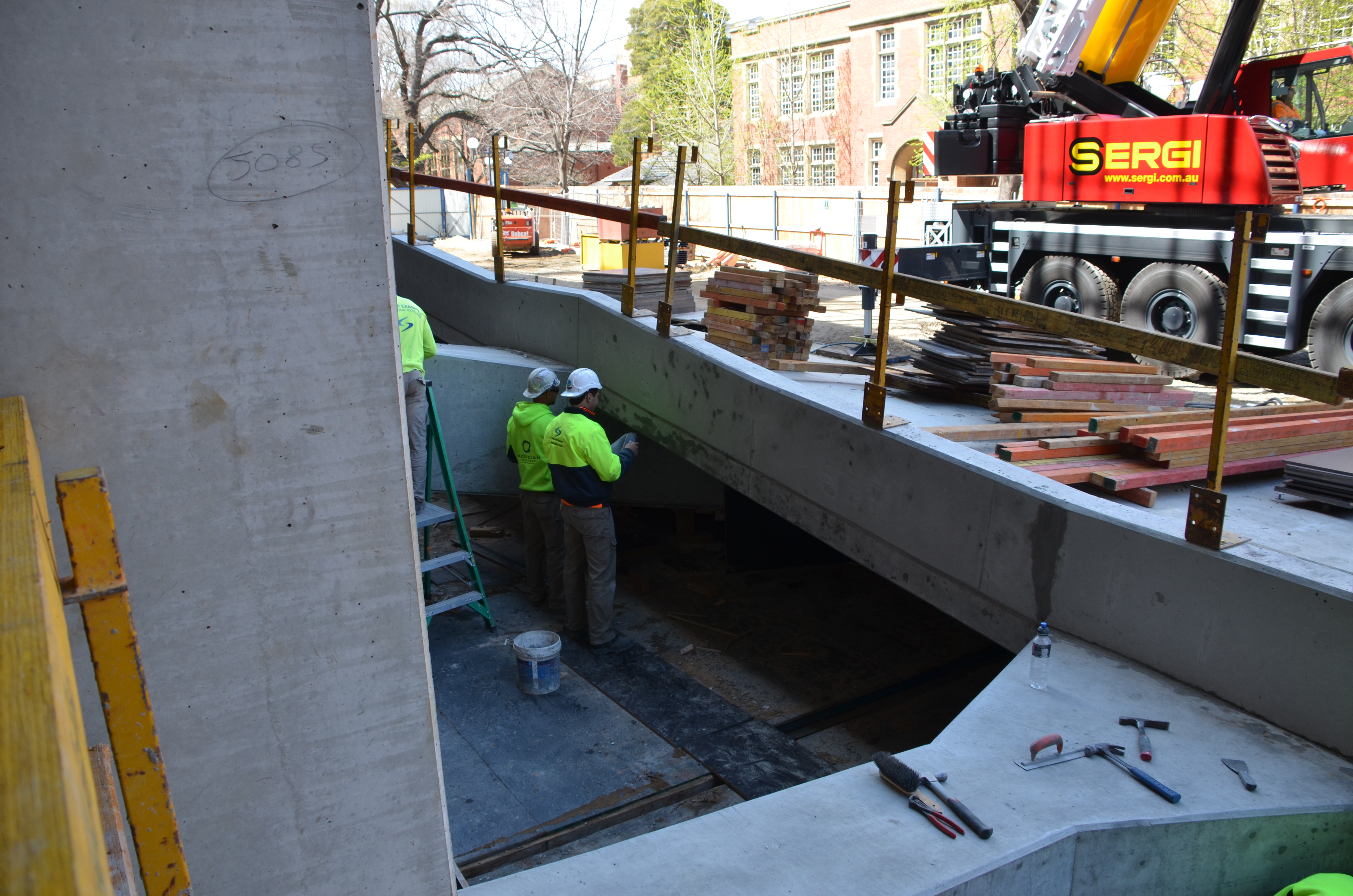 https://archive.abp.unimelb.edu.au/objects/images/Construction/Images/Concrete suspended slabs and beams/Wishbone beams library/DSC_2483.JPG