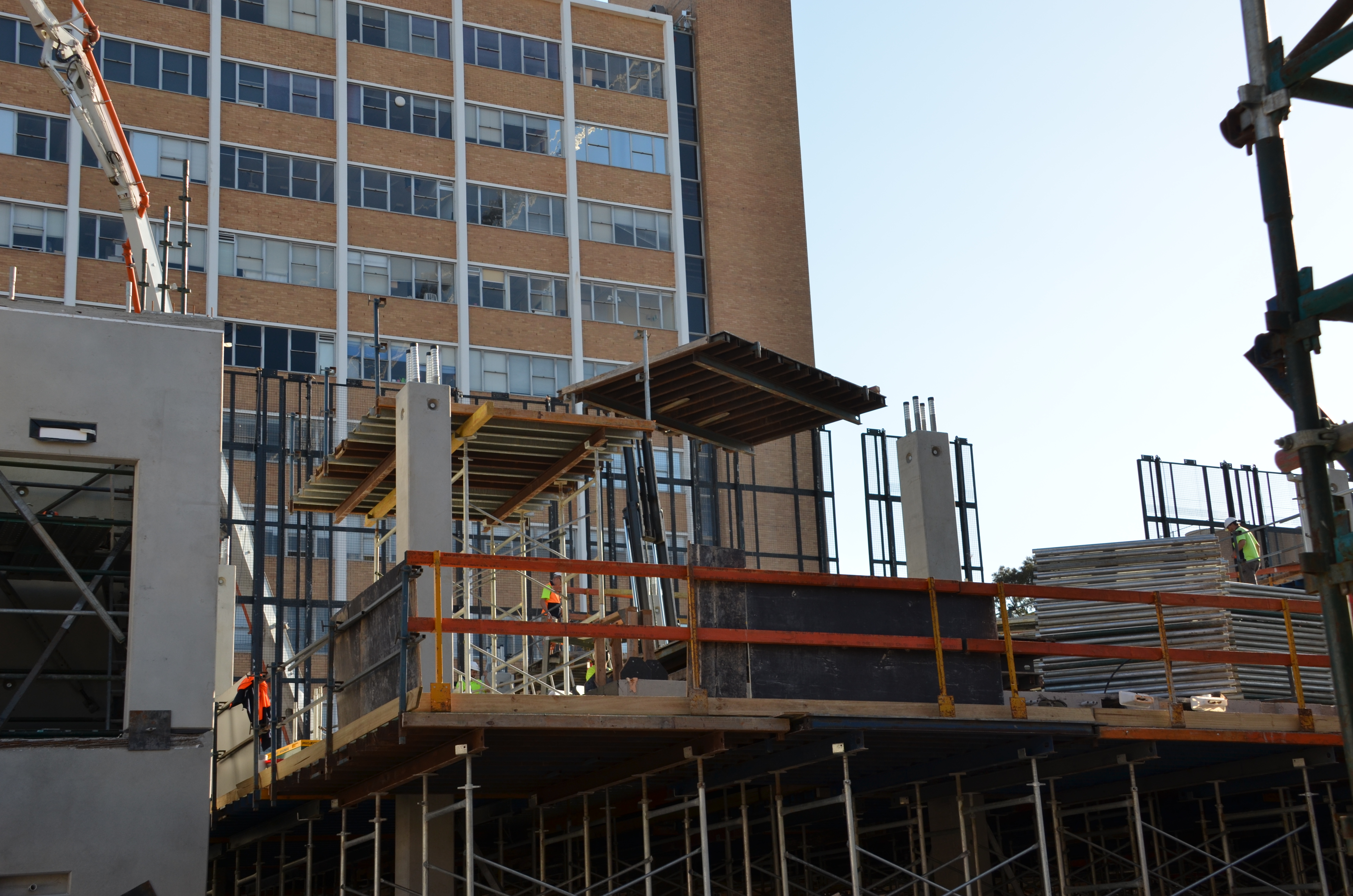 https://archive.abp.unimelb.edu.au/objects/images/Construction/Images/Concrete suspended slabs and beams/Levels 1-5 & formwork/DSC_2302.JPG