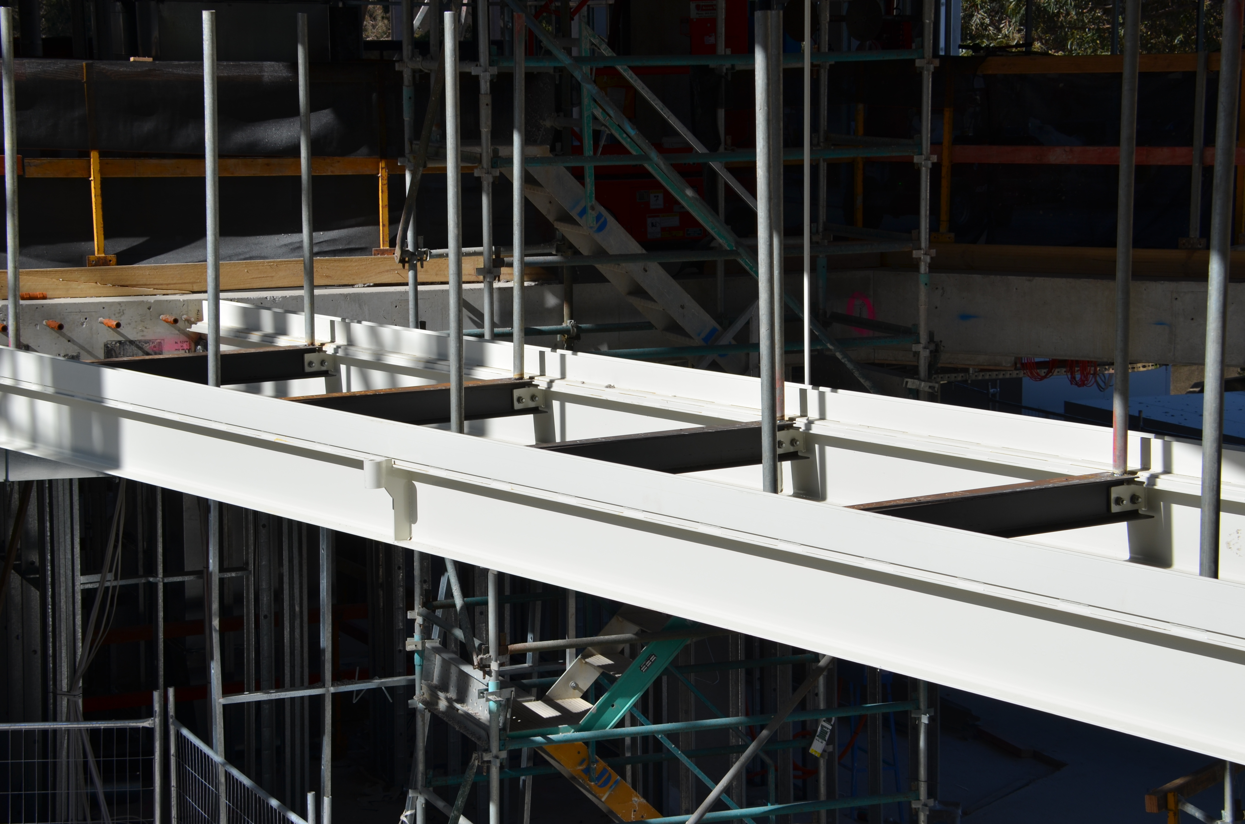 https://archive.abp.unimelb.edu.au/objects/images/Construction/Images/Stairs, walkways and balustrades/Structural steel walkway level 2 east/DSC_4394.JPG