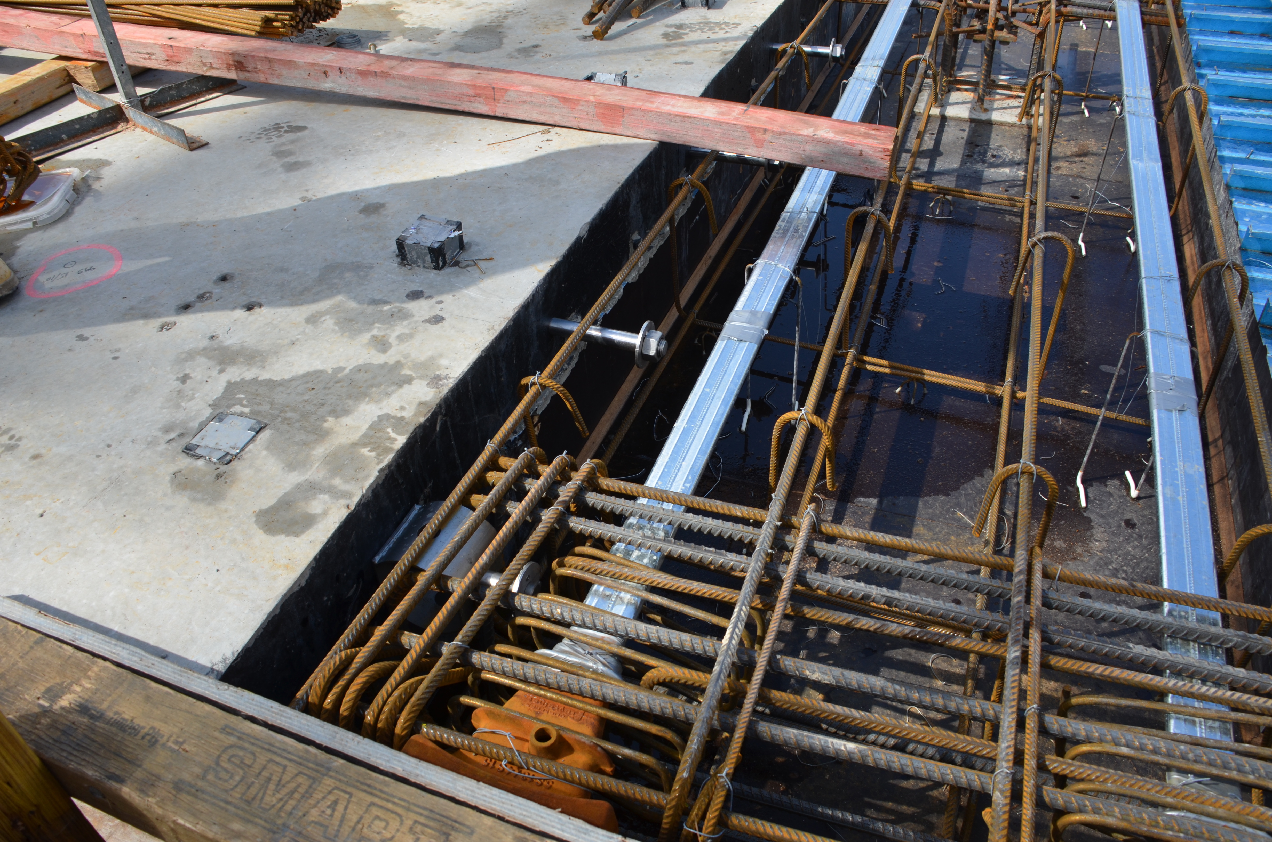 https://archive.abp.unimelb.edu.au/objects/images/Construction/Images/Concrete suspended slabs and beams/Post-tensioned beams & slabs/DSC_3018.JPG