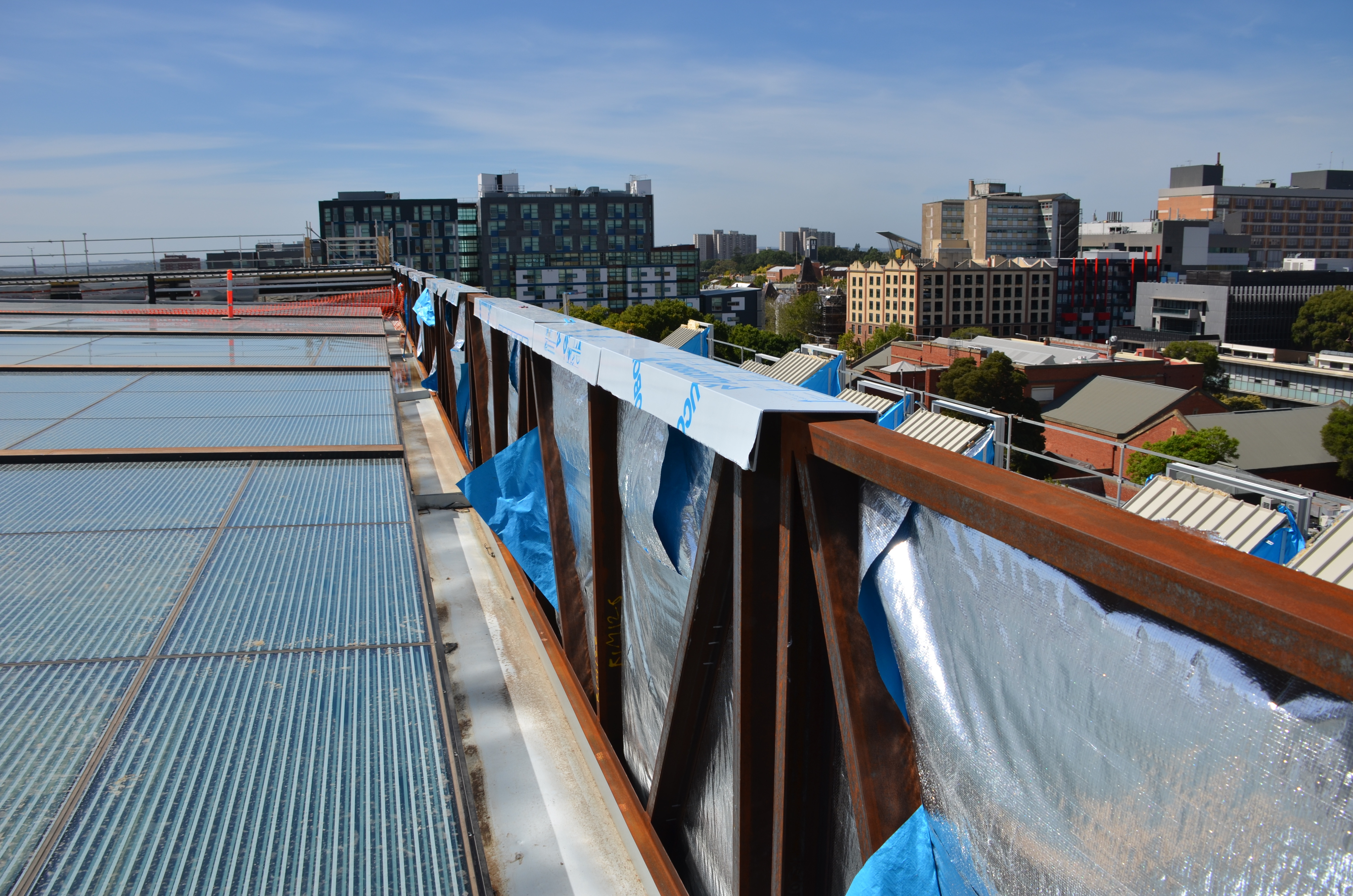 https://archive.abp.unimelb.edu.au/objects/images/Construction/Images/Roof/Glazed atrium roof/Delivery & Installation/DSC_6262.JPG