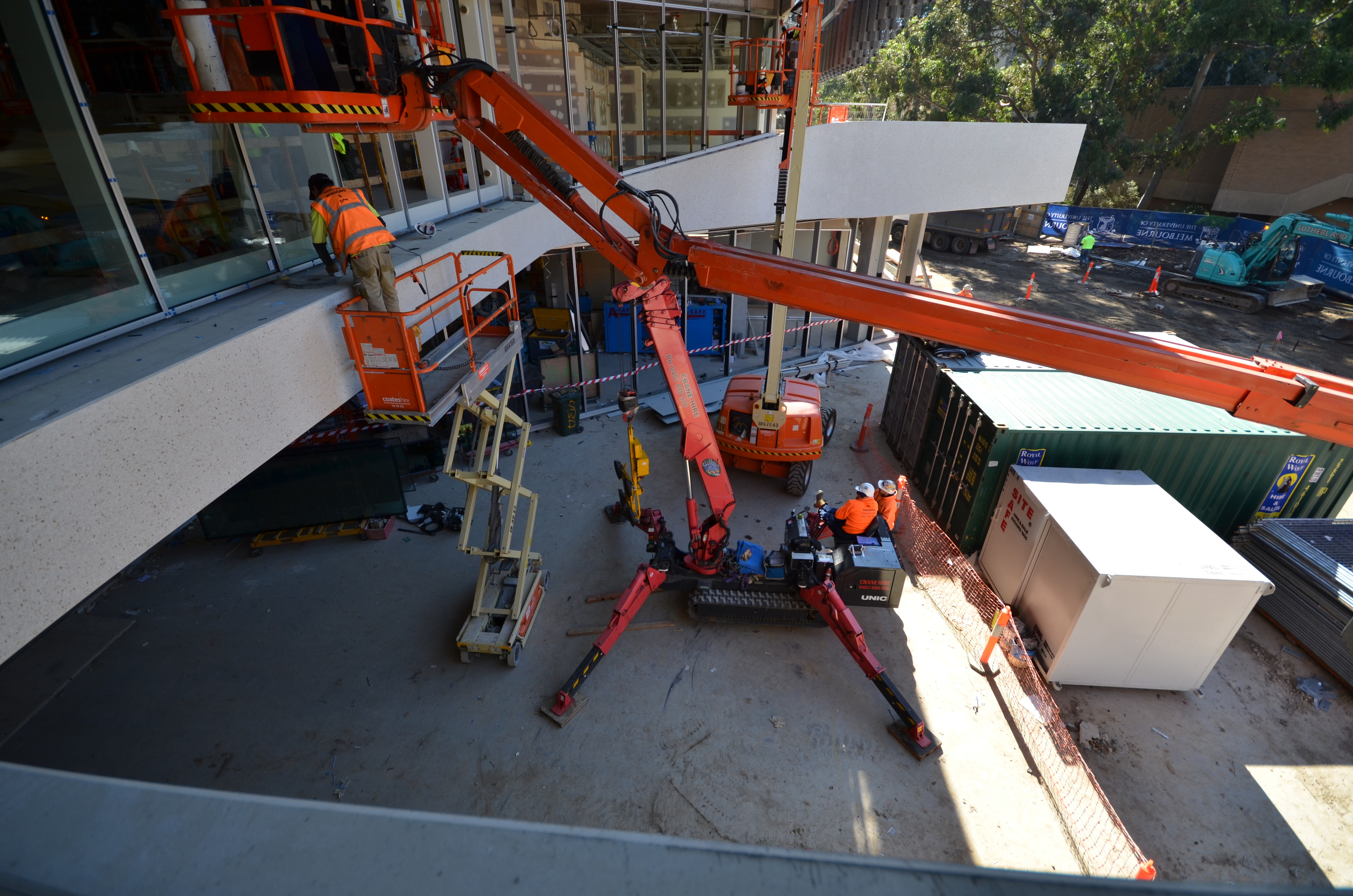 https://archive.abp.unimelb.edu.au/objects/images/Construction/Images/Doors and door frames/Atrium vertical sliding glazed door/DSC_7650.JPG