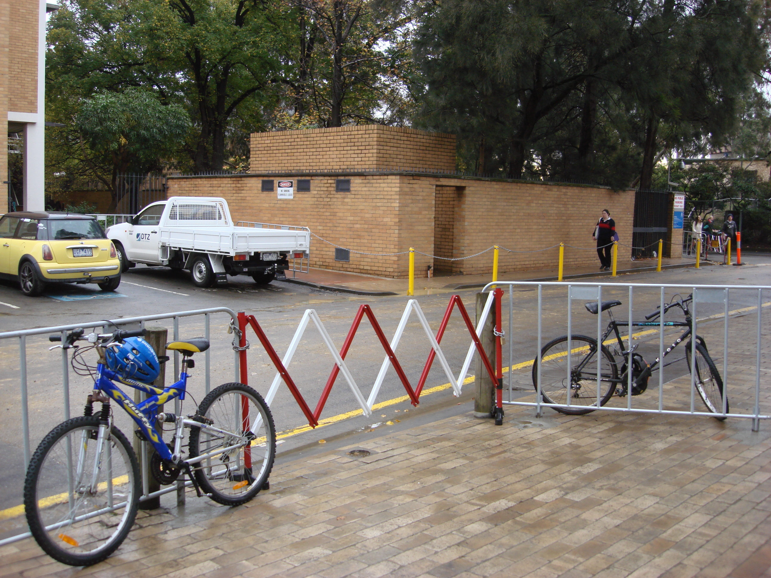 https://archive.abp.unimelb.edu.au/objects/images/Construction/Images/Site facilities/Traffic management & cleanup/DSC_0009F.JPG https://archive.abp.unimelb.edu.au/objects/images/Construction/Images/Site facilities/Traffic management & cleanup/DSC_0009F.JPG