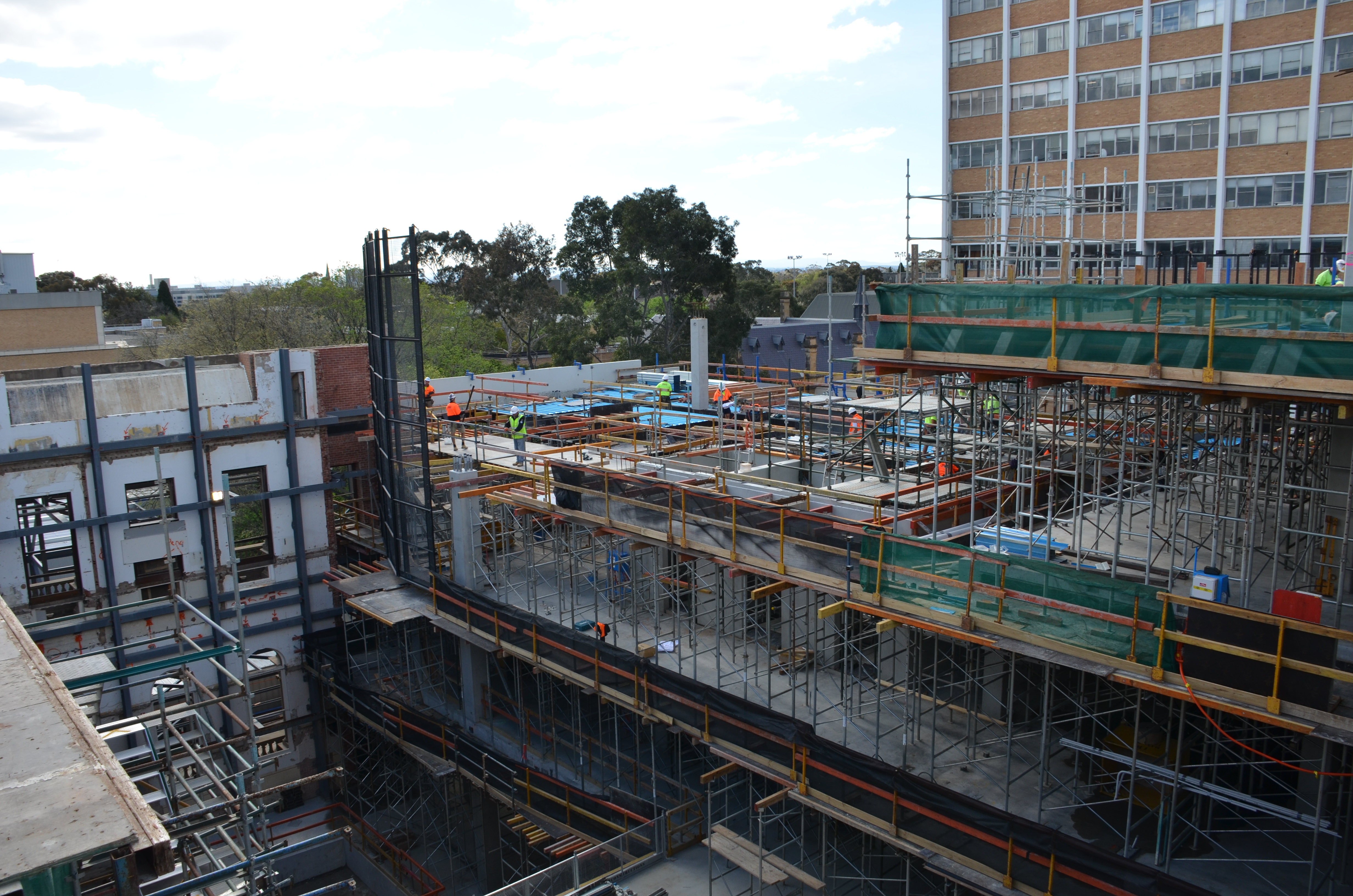 https://archive.abp.unimelb.edu.au/objects/images/Construction/Images/Concrete suspended slabs and beams/Levels 1-5 & formwork/DSC_2781.JPG
