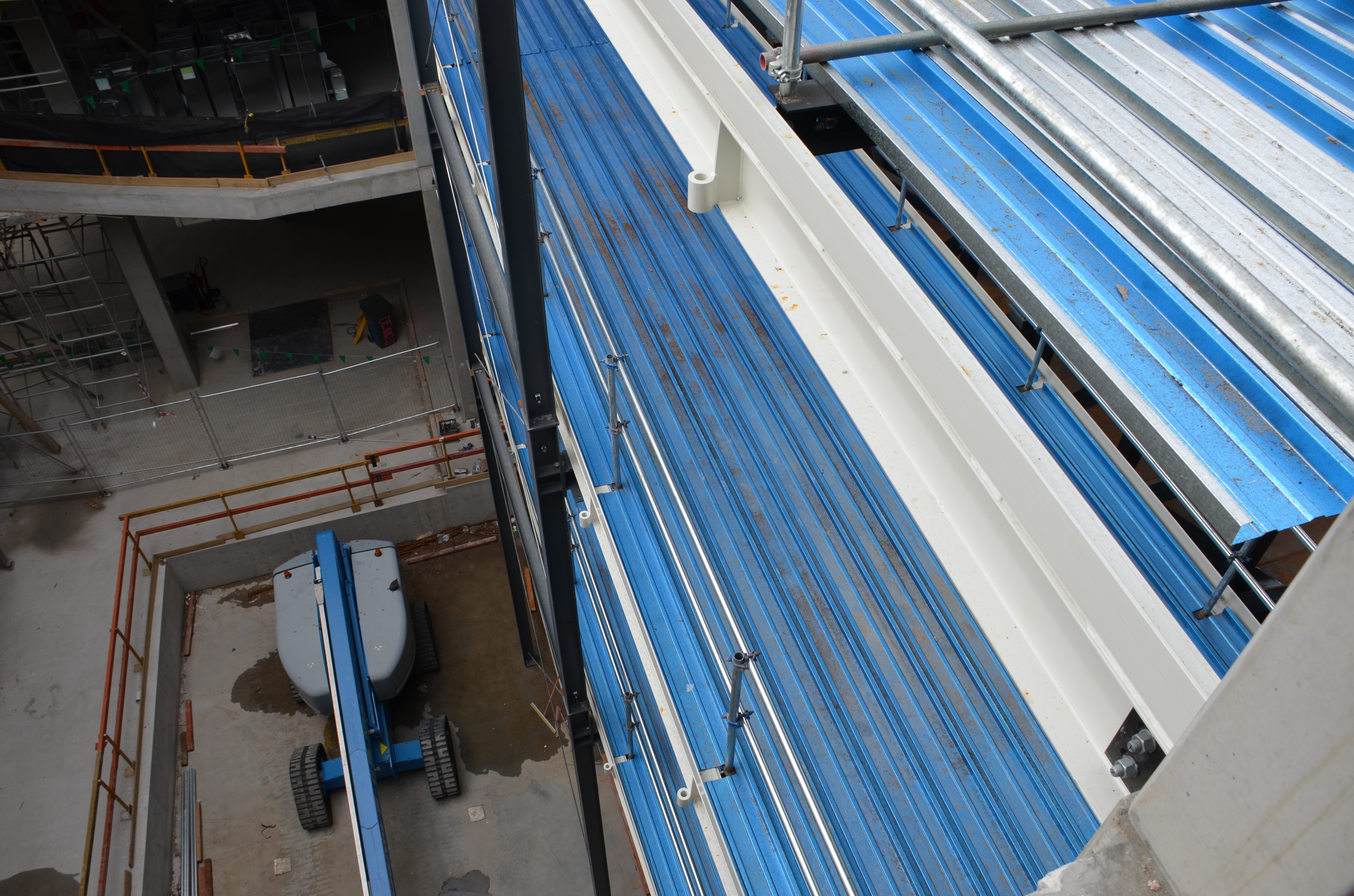 https://archive.abp.unimelb.edu.au/objects/images/Construction/Images/Stairs, walkways and balustrades/Structural steel walkways & support structure/DSC_3819.JPG