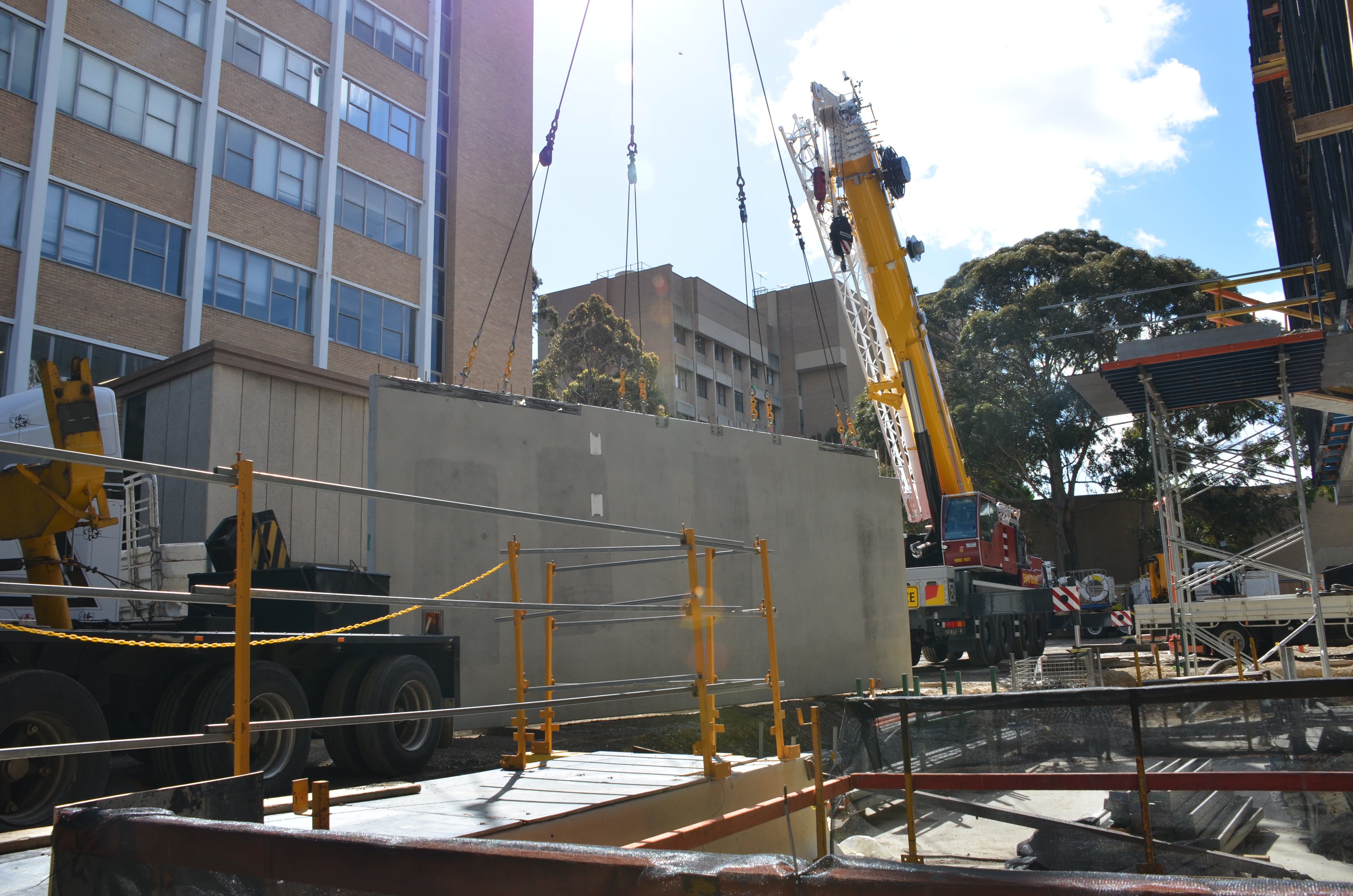 https://archive.abp.unimelb.edu.au/objects/images/Construction/Images/Precast structural concrete walls and columns/Levesl 2-5/DSC_2900.JPG