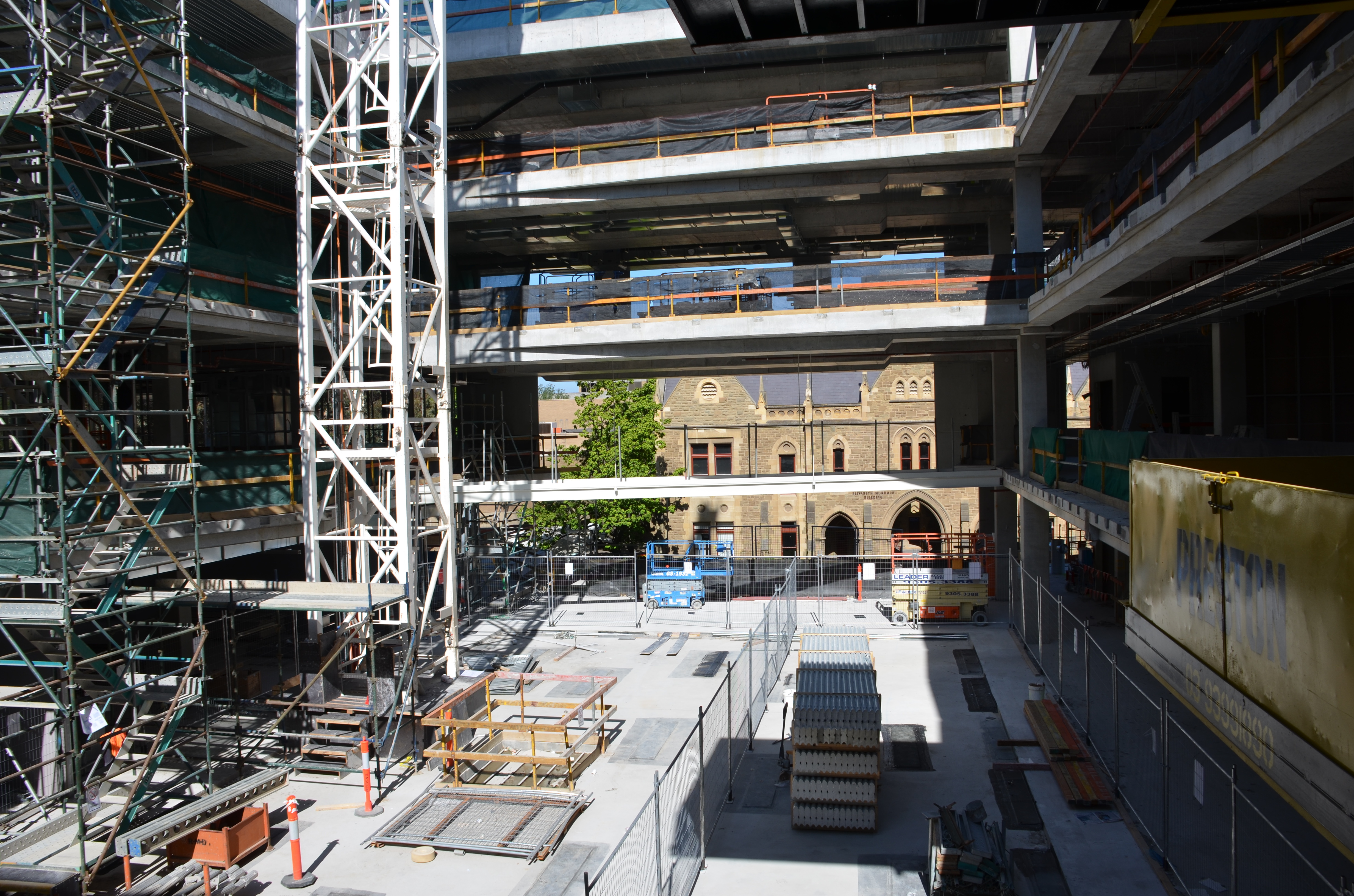 https://archive.abp.unimelb.edu.au/objects/images/Construction/Images/Stairs, walkways and balustrades/Structural steel walkway level 2 east/DSC_4390.JPG