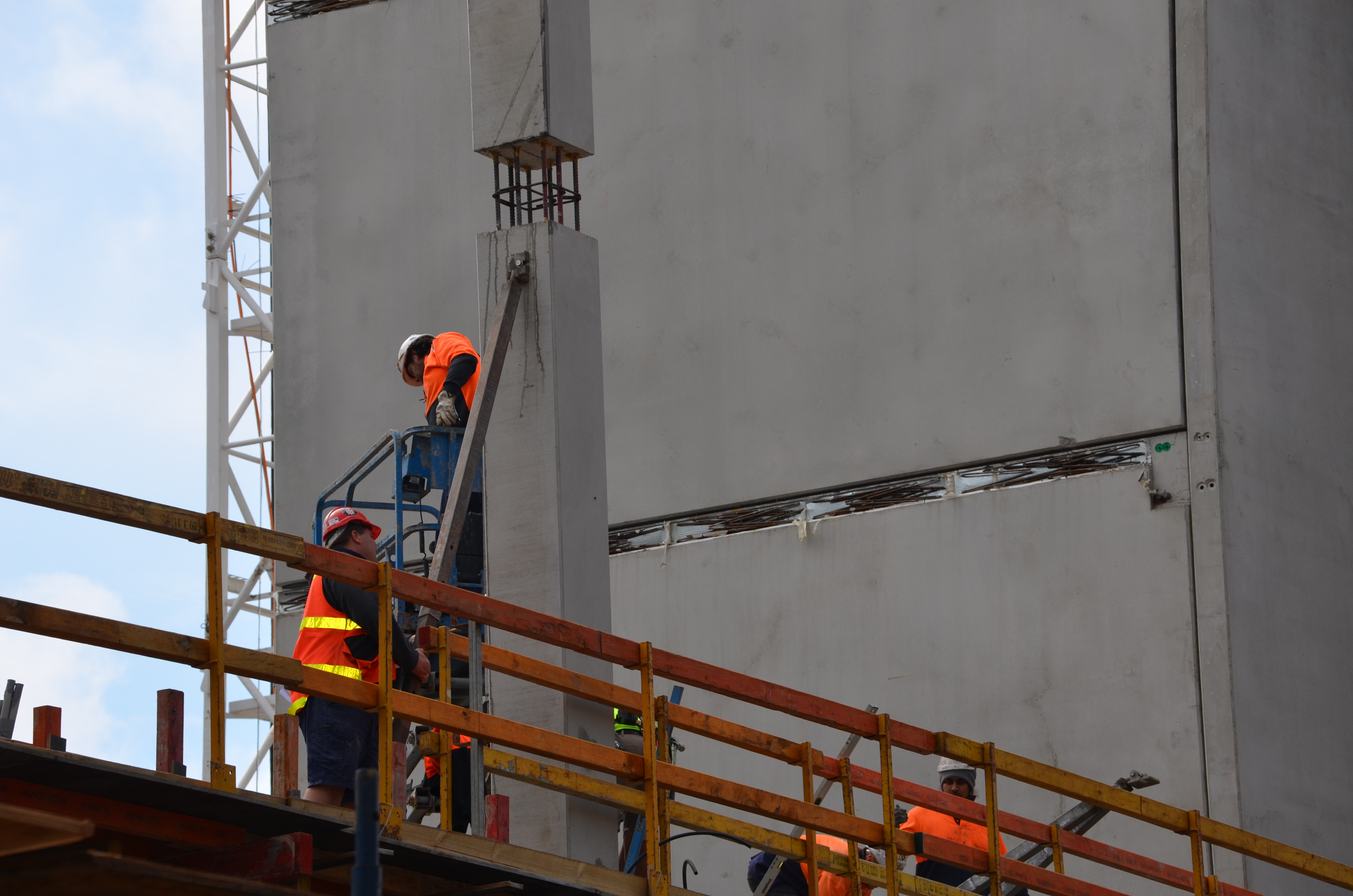 https://archive.abp.unimelb.edu.au/objects/images/Construction/Images/Precast structural concrete walls and columns/Levesl 2-5/DSC_2145.JPG