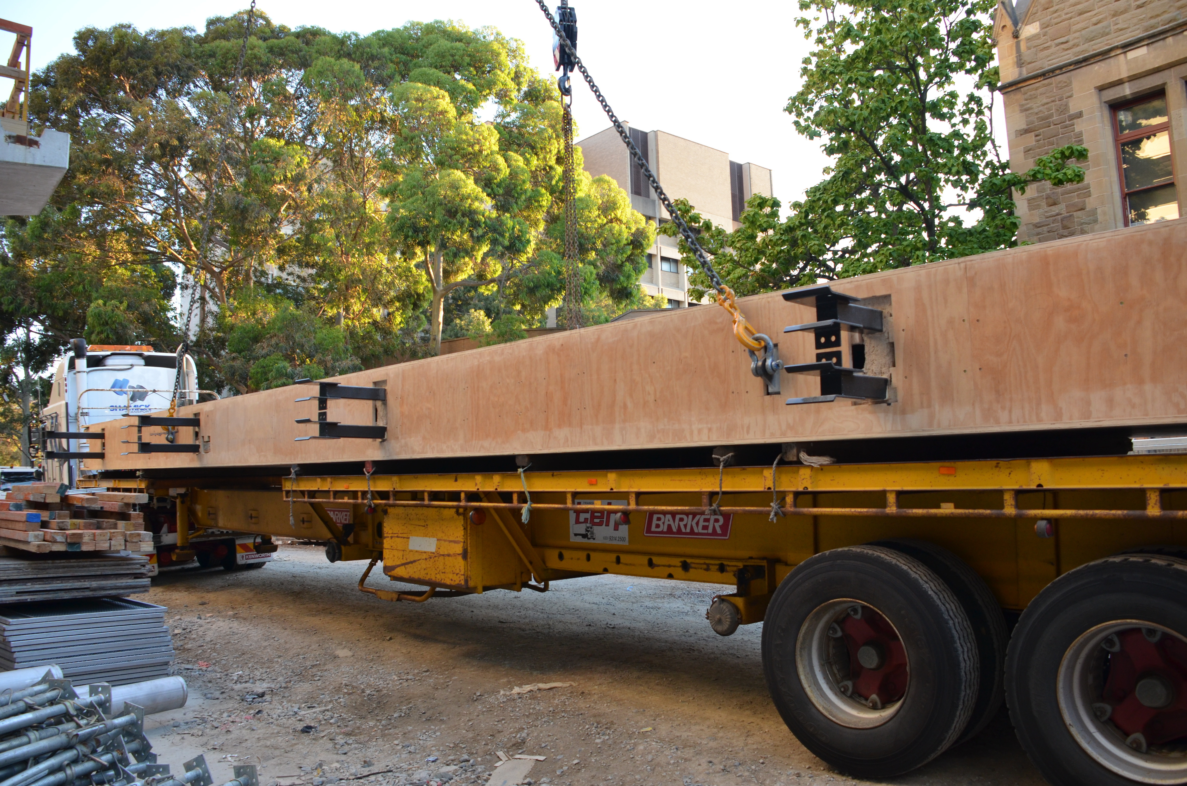 https://archive.abp.unimelb.edu.au/objects/images/Construction/Images/LVL roof beams & coffers/Installation/DSC_5320.JPG