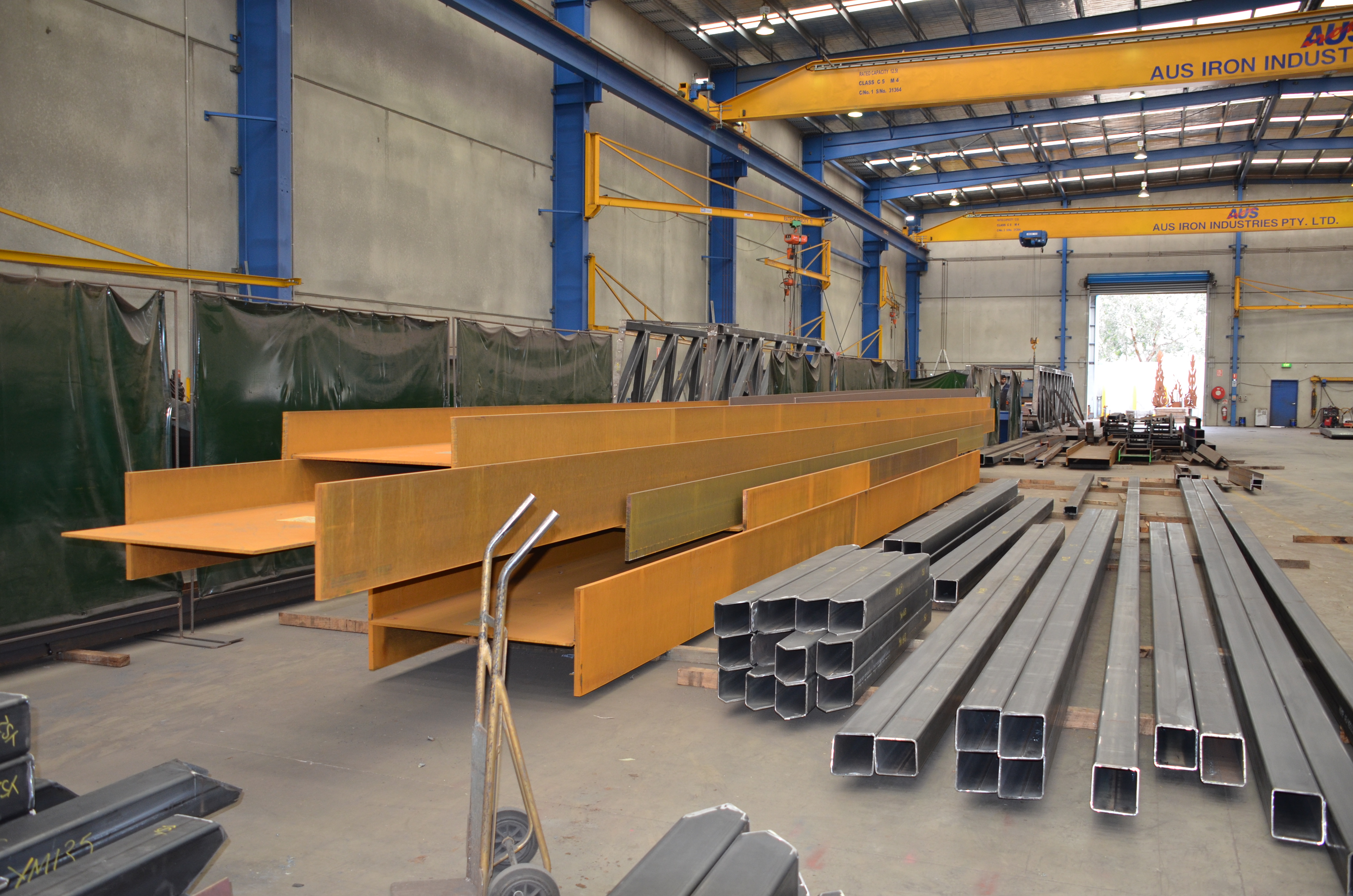 https://archive.abp.unimelb.edu.au/objects/images/Construction/Images/Structural steel/Aus Iron Industries fabrication/DSC_2825.JPG