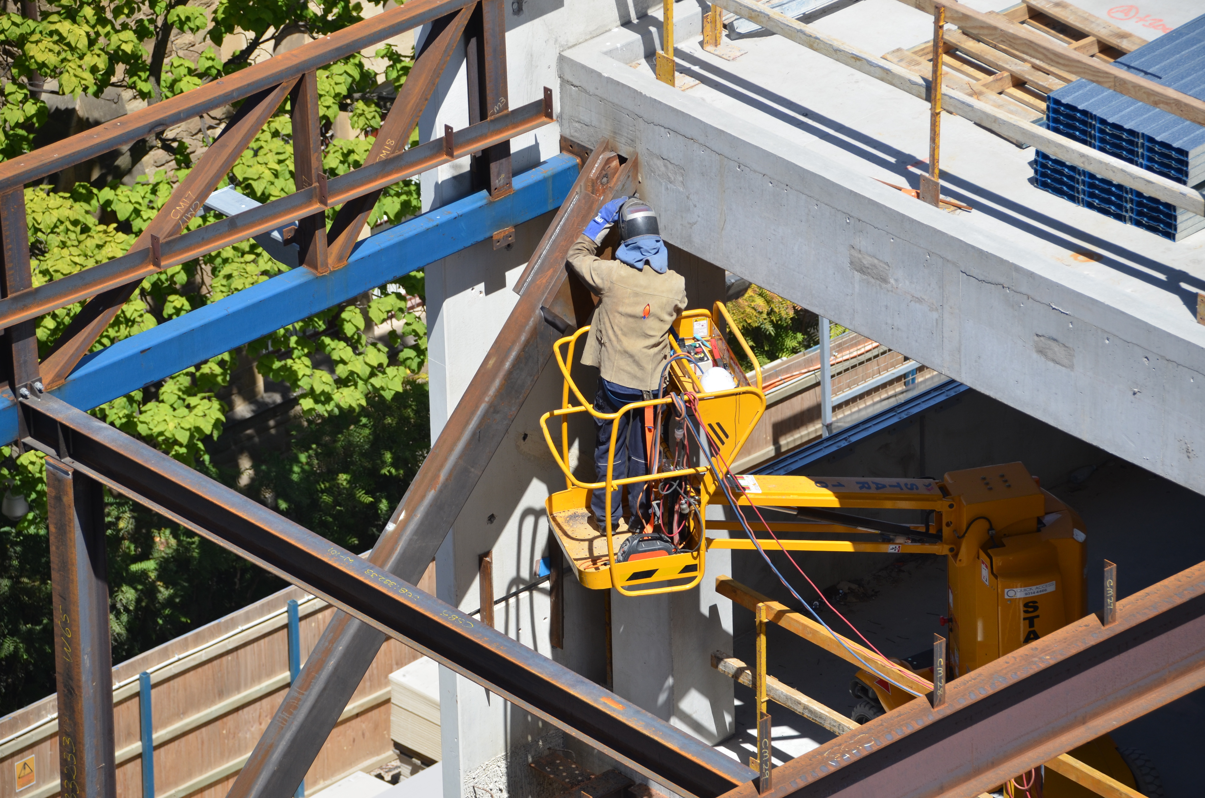 https://archive.abp.unimelb.edu.au/objects/images/Construction/Images/Structural steel/Cantilever/Erection/DSC_4706.JPG