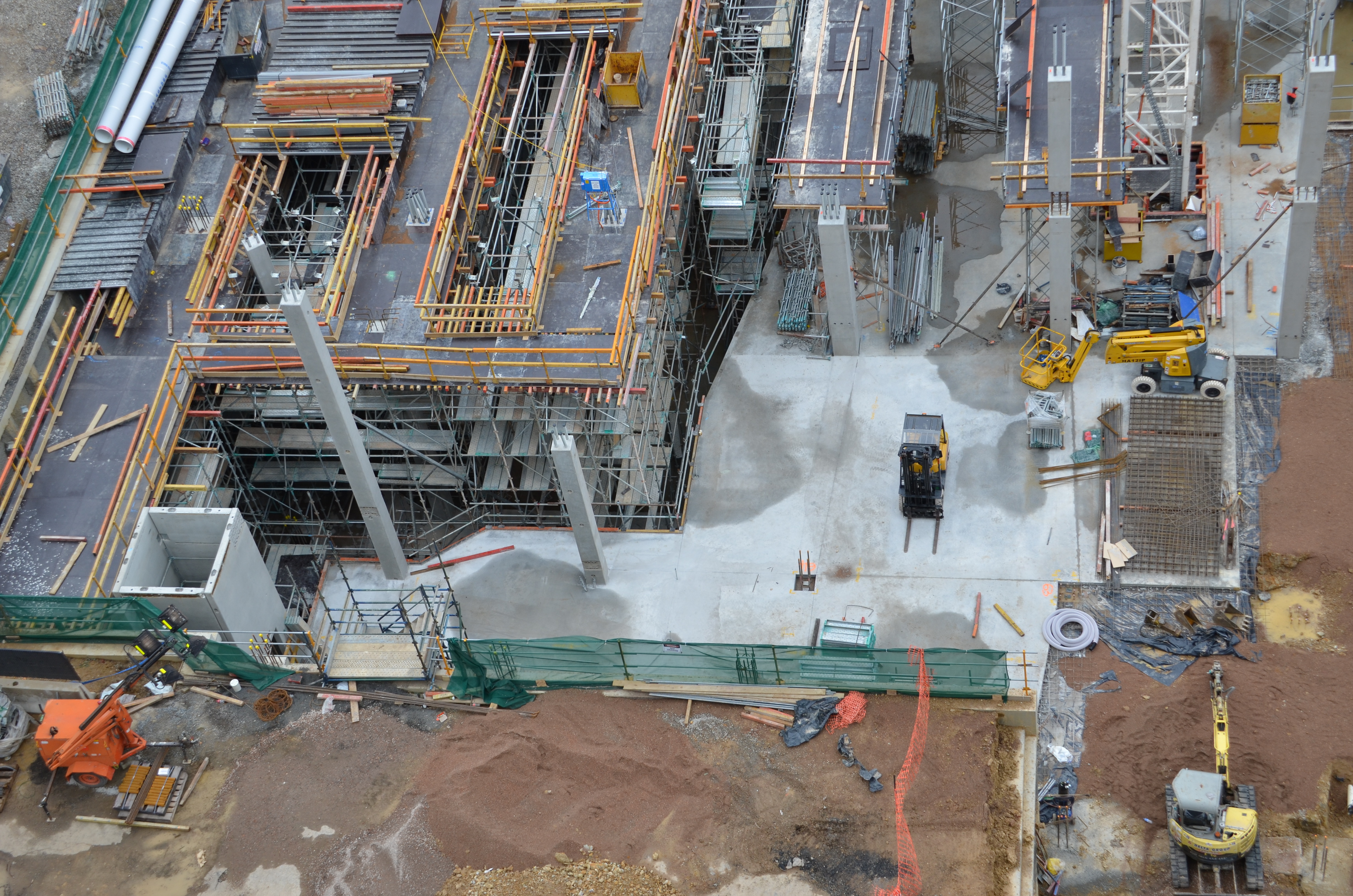 https://archive.abp.unimelb.edu.au/objects/images/Construction/Images/Concrete suspended slabs and beams/Ground level & formwork/DSC_0948.JPG
