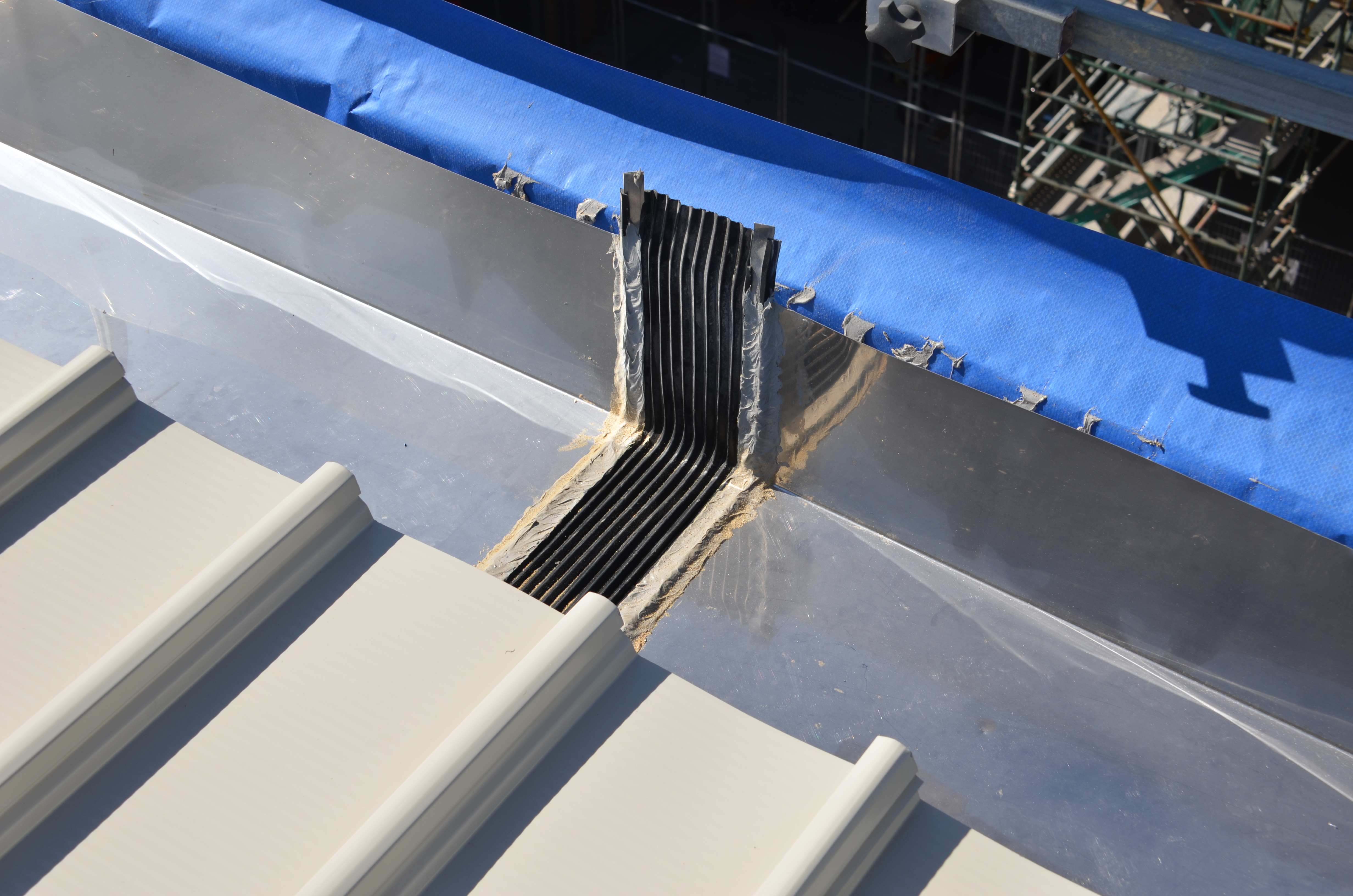 https://archive.abp.unimelb.edu.au/objects/images/Construction/Images/Roof/Roof sheeting, flashings and gutters/DSC_4367.JPG https://archive.abp.unimelb.edu.au/objects/images/Construction/Images/Roof/Roof sheeting, flashings and gutters/DSC_4367.JPG