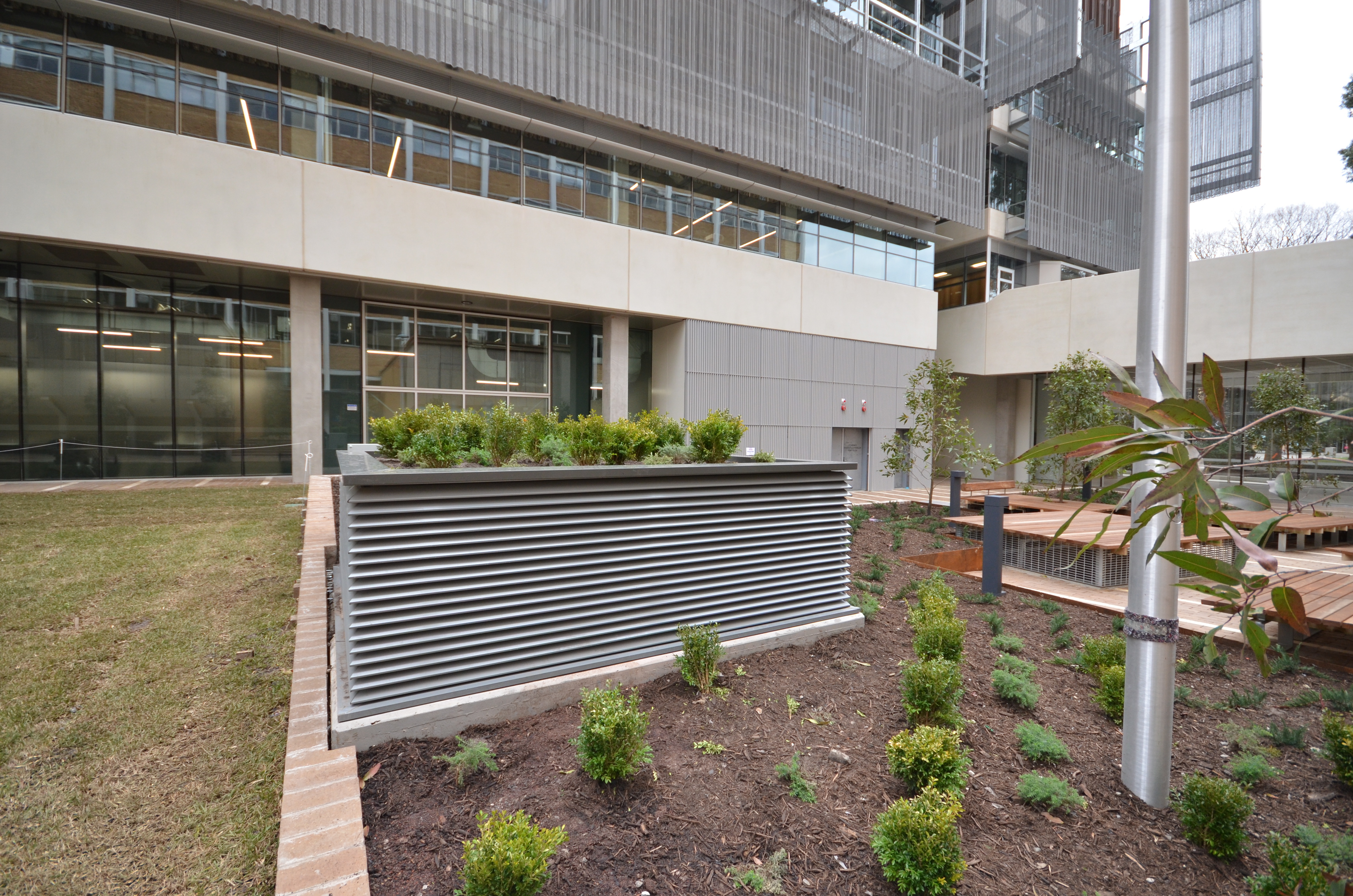 https://archive.abp.unimelb.edu.au/objects/images/Construction/Images/External Works/Planting/DSD_0158.JPG