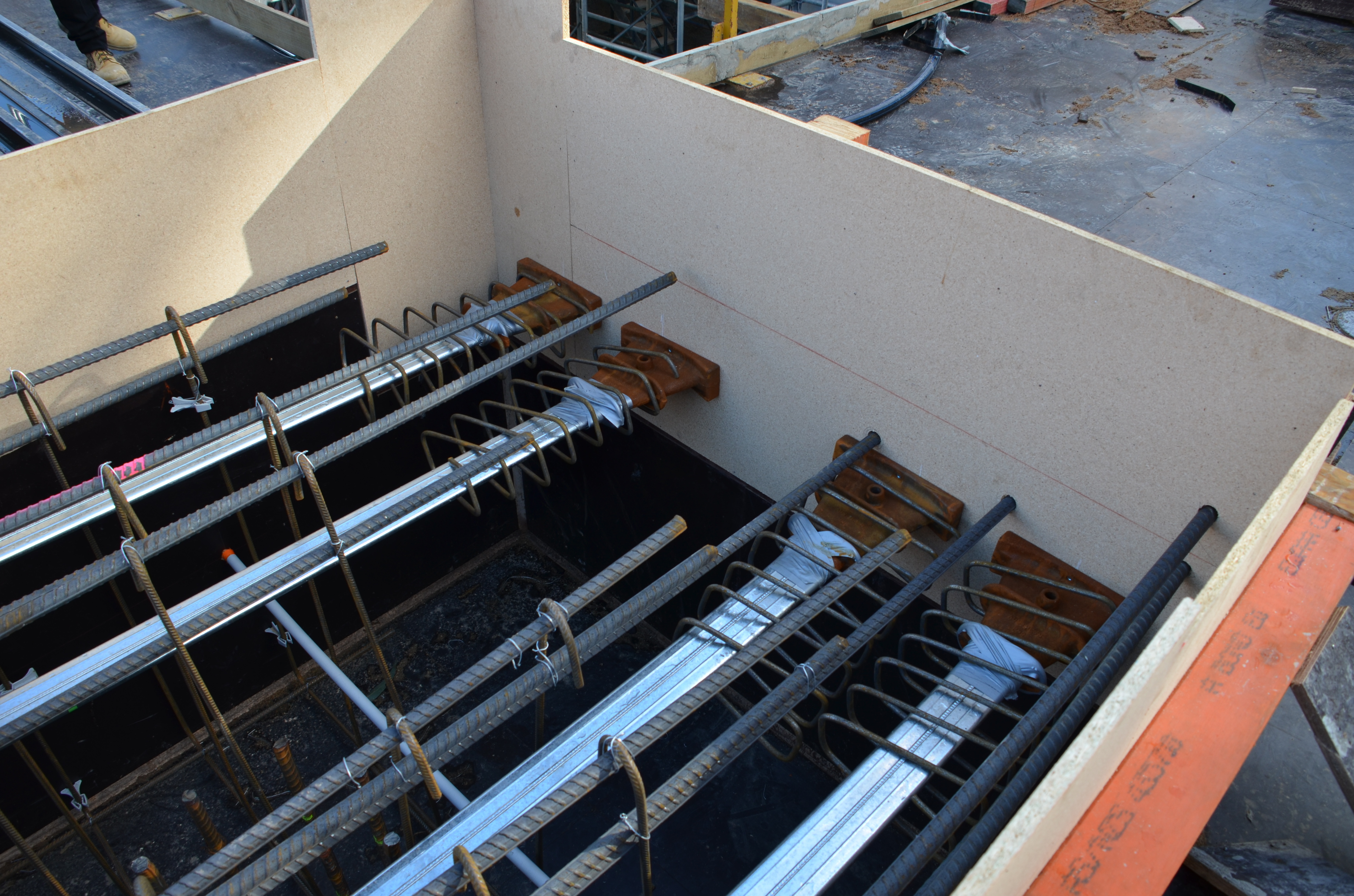 https://archive.abp.unimelb.edu.au/objects/images/Construction/Images/Concrete suspended slabs and beams/Ground level & formwork/DSC_1177.JPG