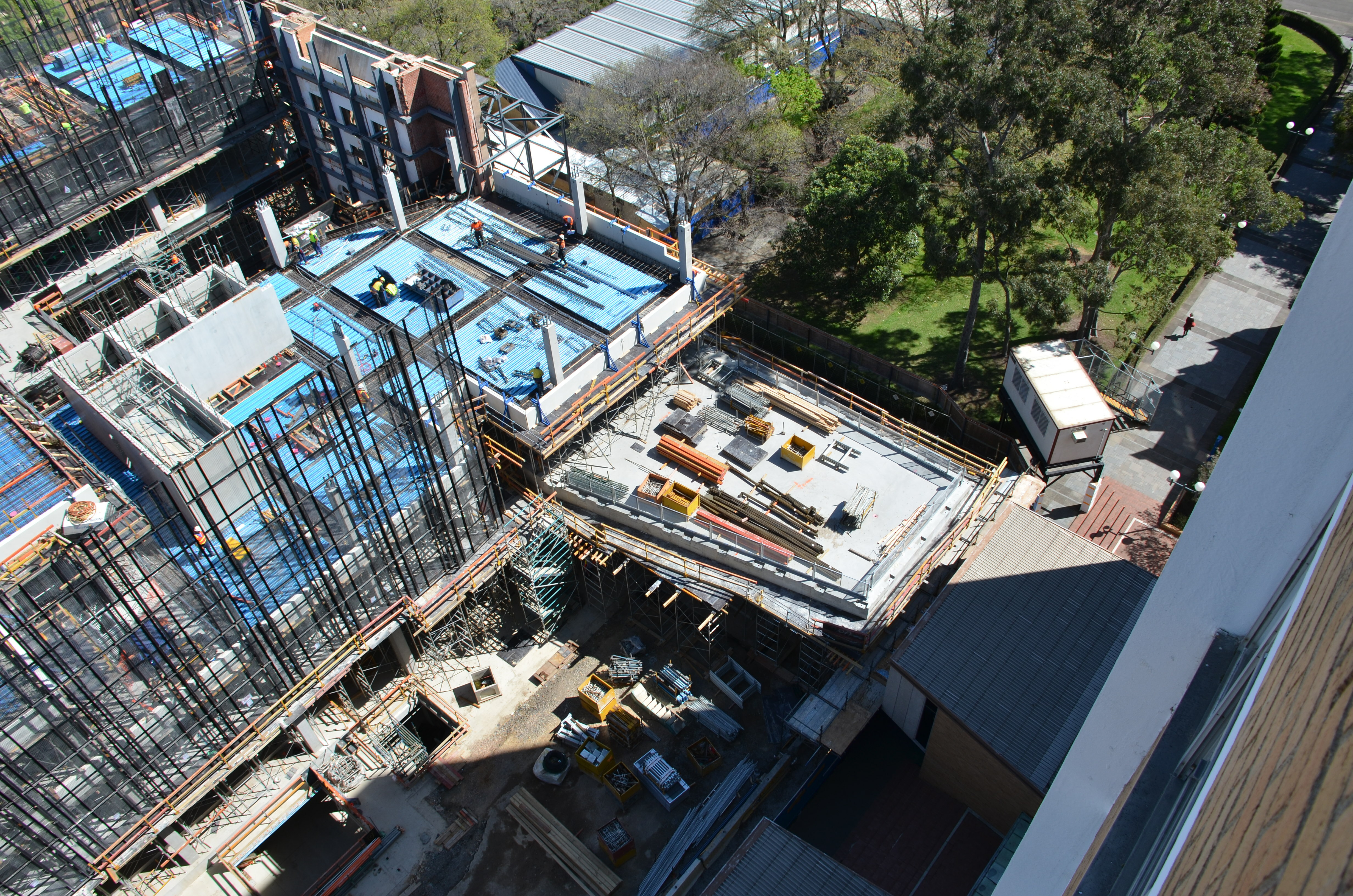 https://archive.abp.unimelb.edu.au/objects/images/Construction/Images/Concrete suspended slabs and beams/Levels 1-5 & formwork/DSC_2523.JPG