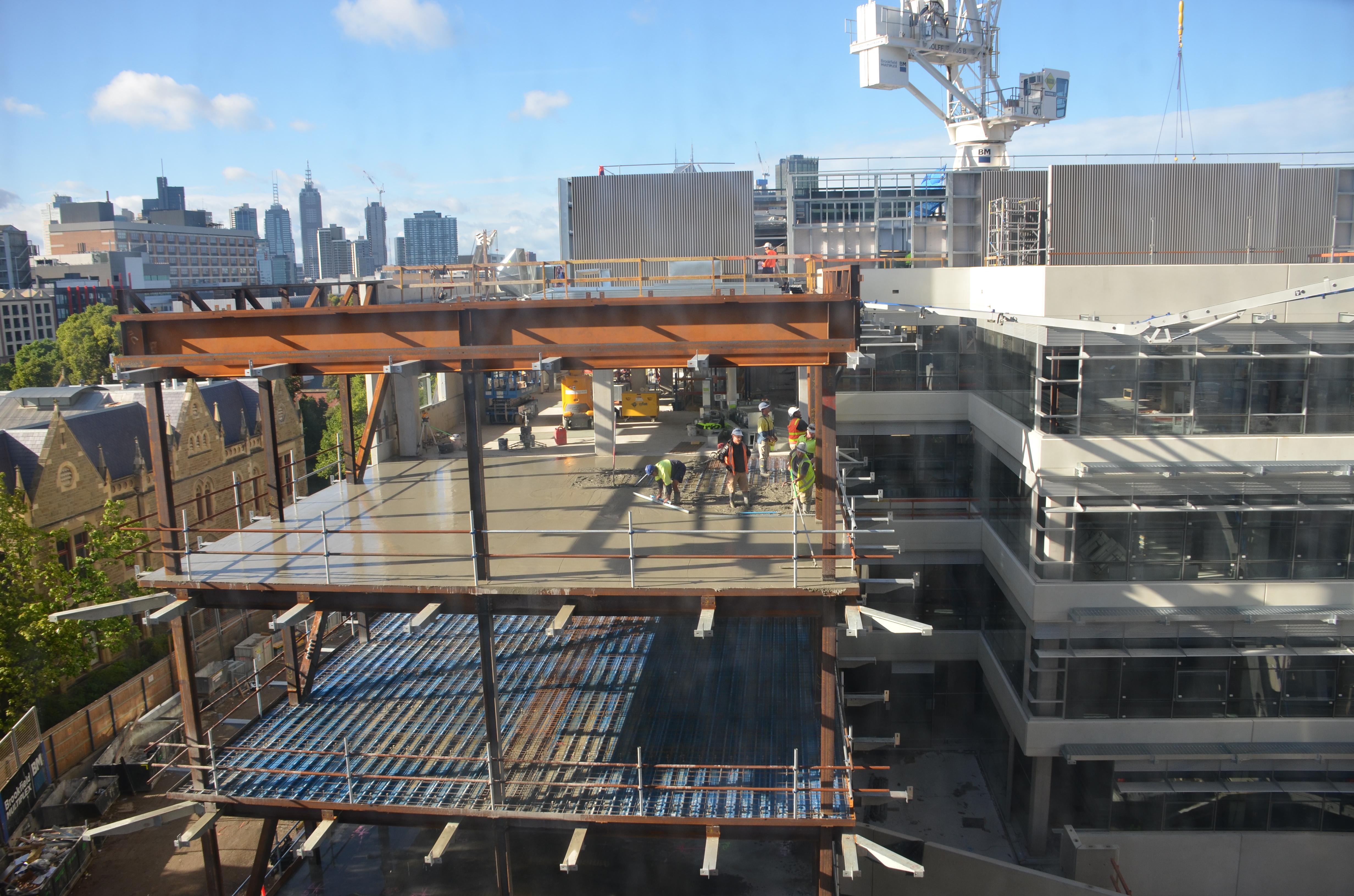 https://archive.abp.unimelb.edu.au/objects/images/Construction/Images/Structural steel/Cantilever/Erection/DSC_5385.JPG