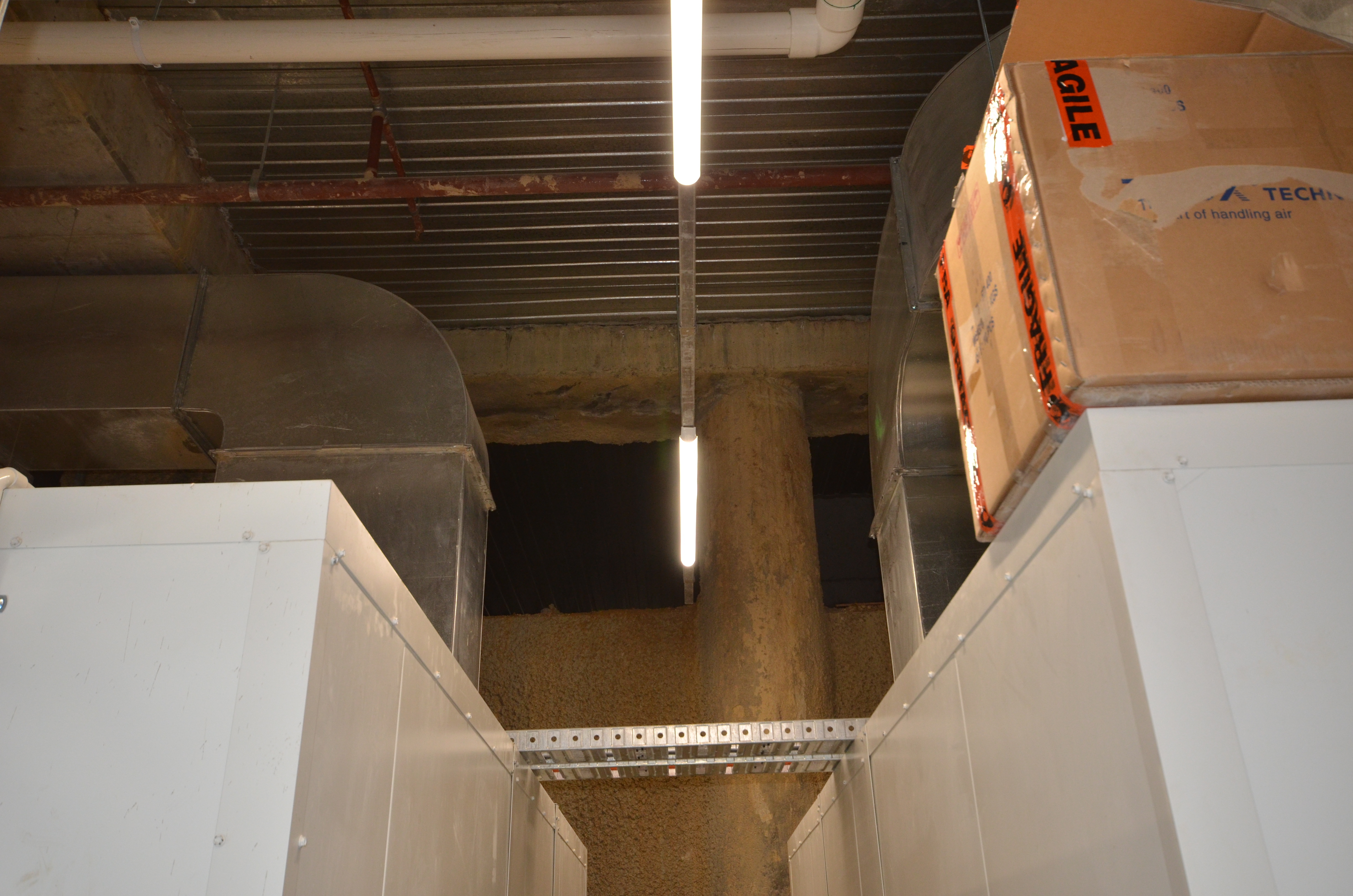 https://archive.abp.unimelb.edu.au/objects/images/Construction/Images/Services/Mechanical/Large plant room basement/DSD_0008.JPG