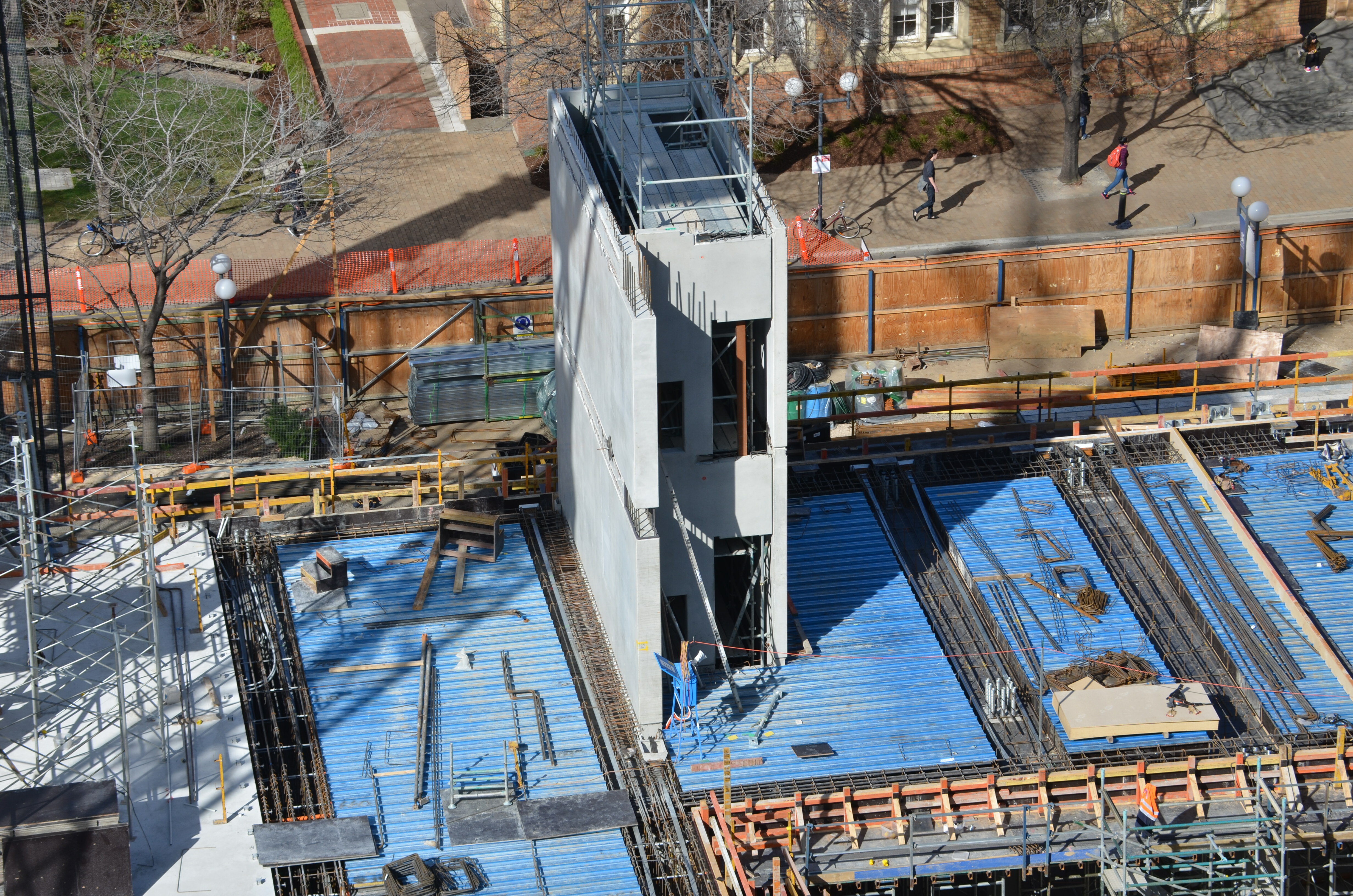 https://archive.abp.unimelb.edu.au/objects/images/Construction/Images/Concrete suspended slabs and beams/Levels 1-5 & formwork/DSC_2016.JPG