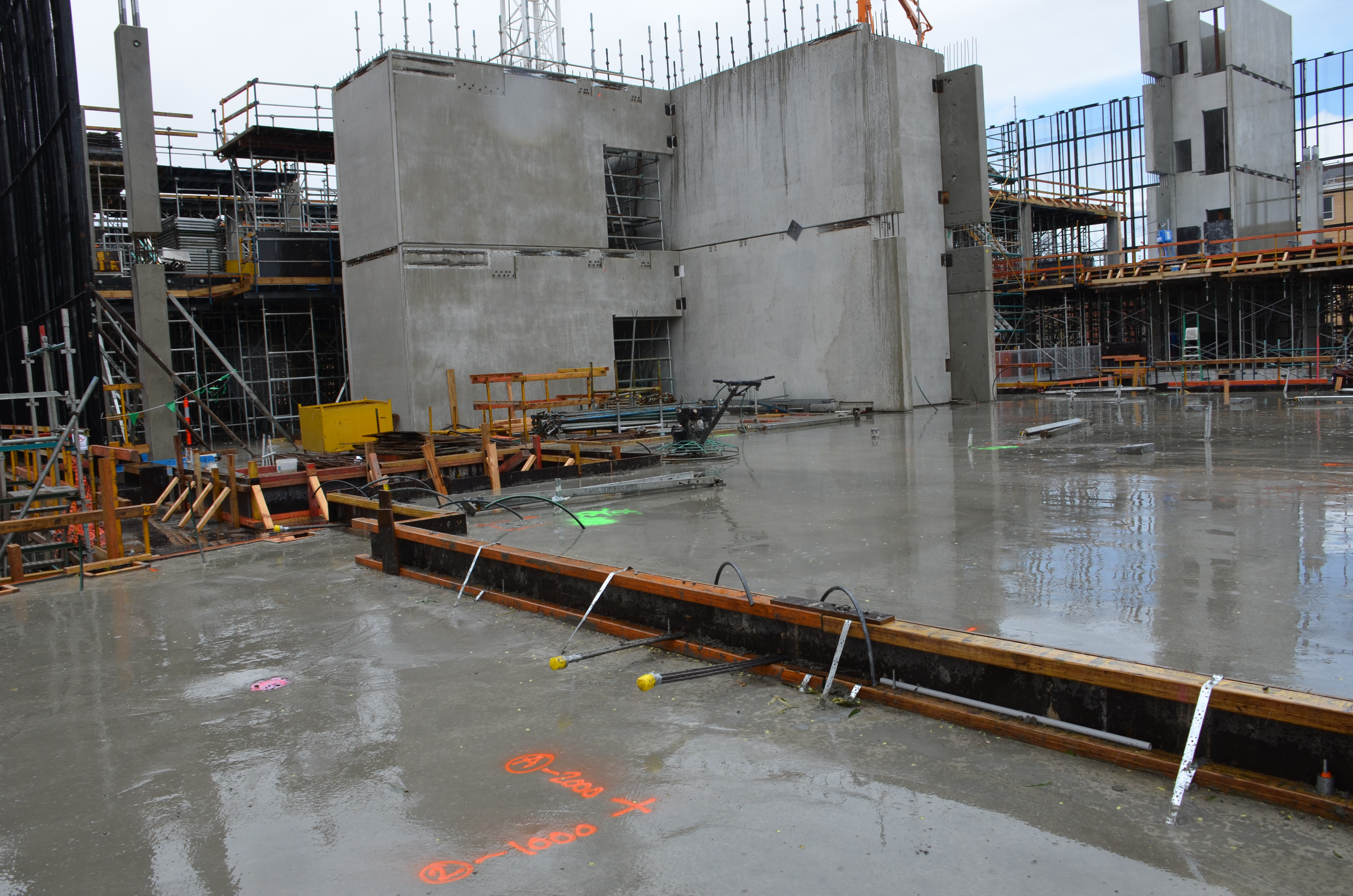 https://archive.abp.unimelb.edu.au/objects/images/Construction/Images/Concrete suspended slabs and beams/Levels 1-5 & formwork/DSC_2376.JPG