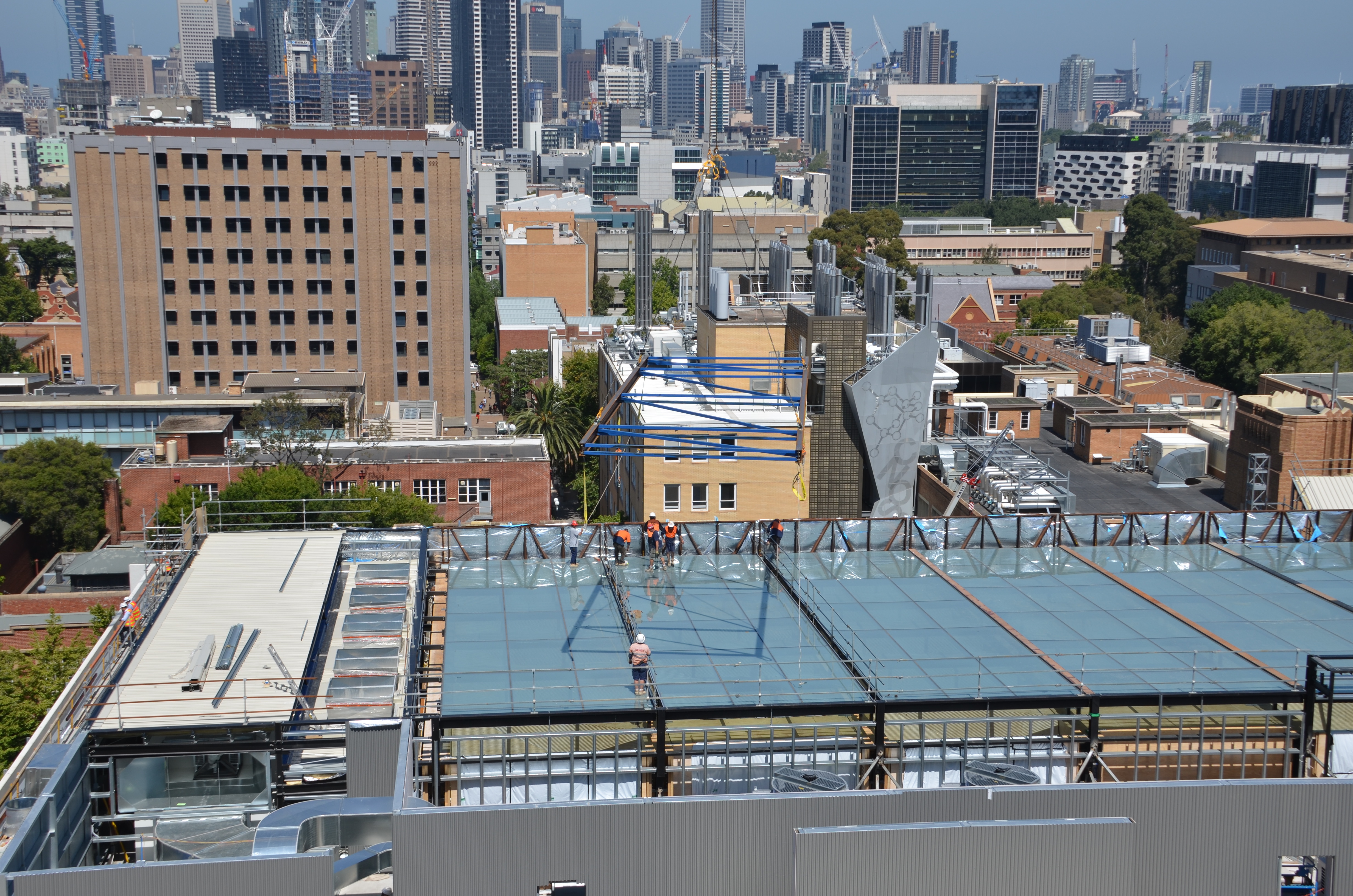 https://archive.abp.unimelb.edu.au/objects/images/Construction/Images/Roof/Glazed atrium roof/Delivery & Installation/DSC_5886.JPG
